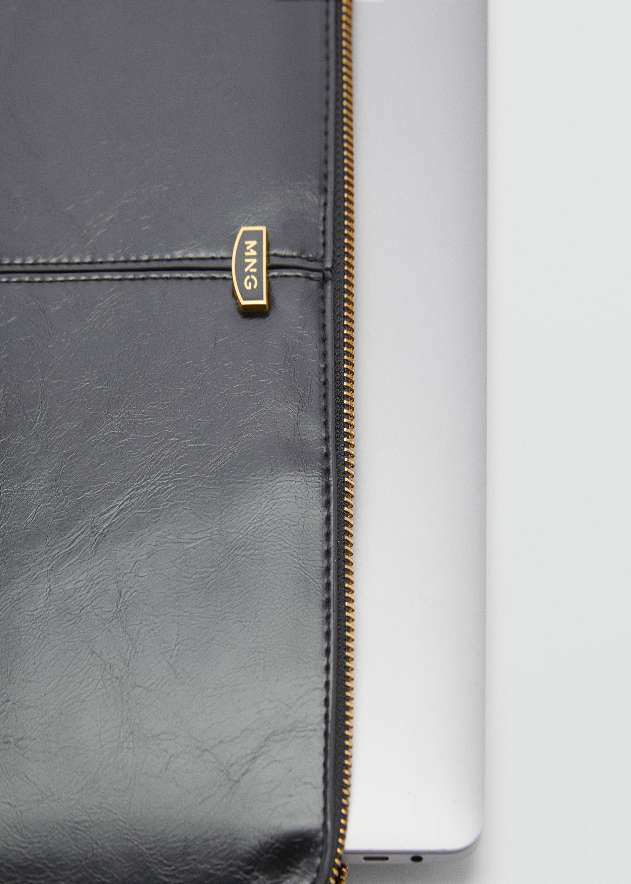 Laptop case with seam detail - Details of the article 2