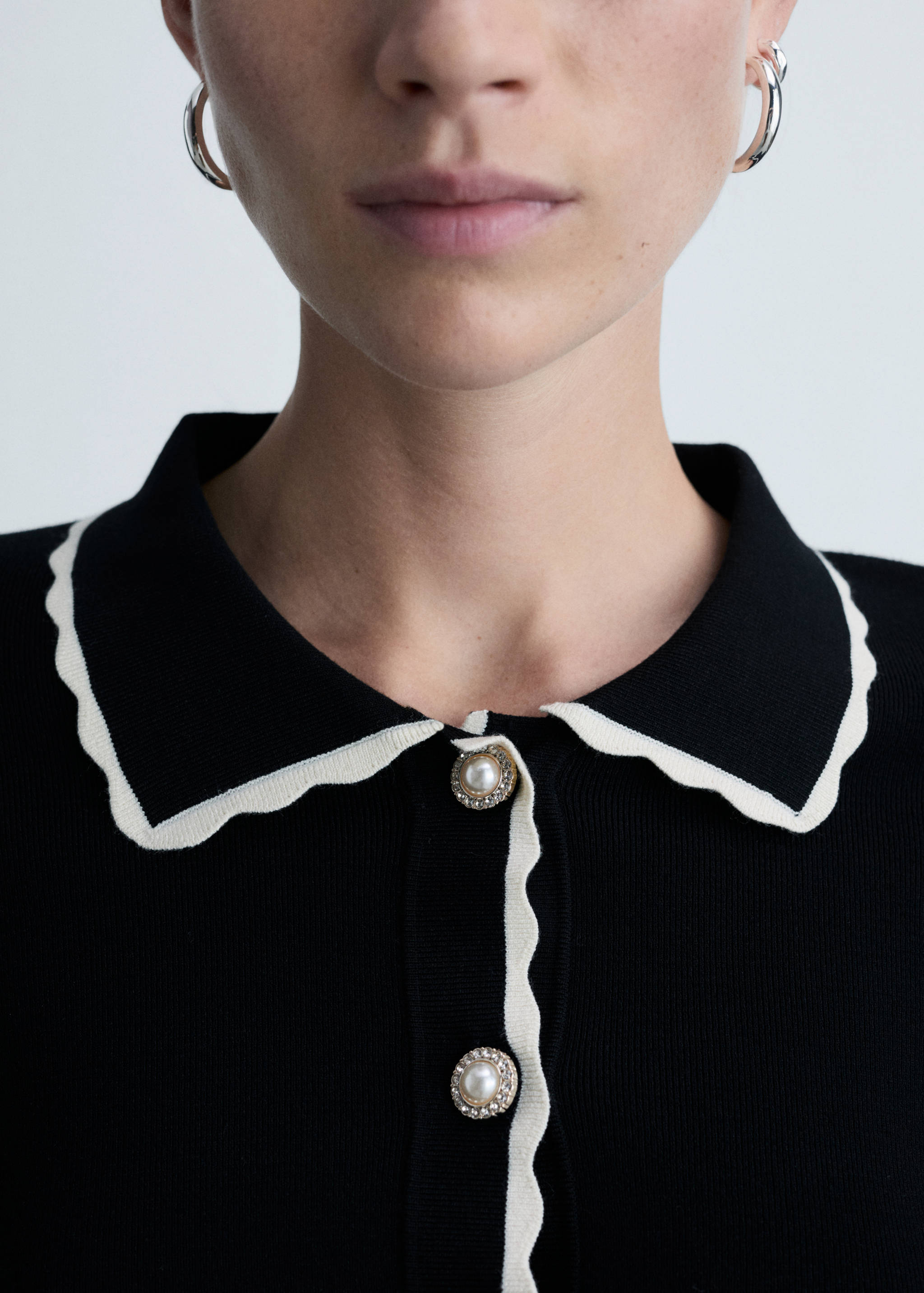 Contrast-trim cardigan with jewel buttons - Details of the article 6