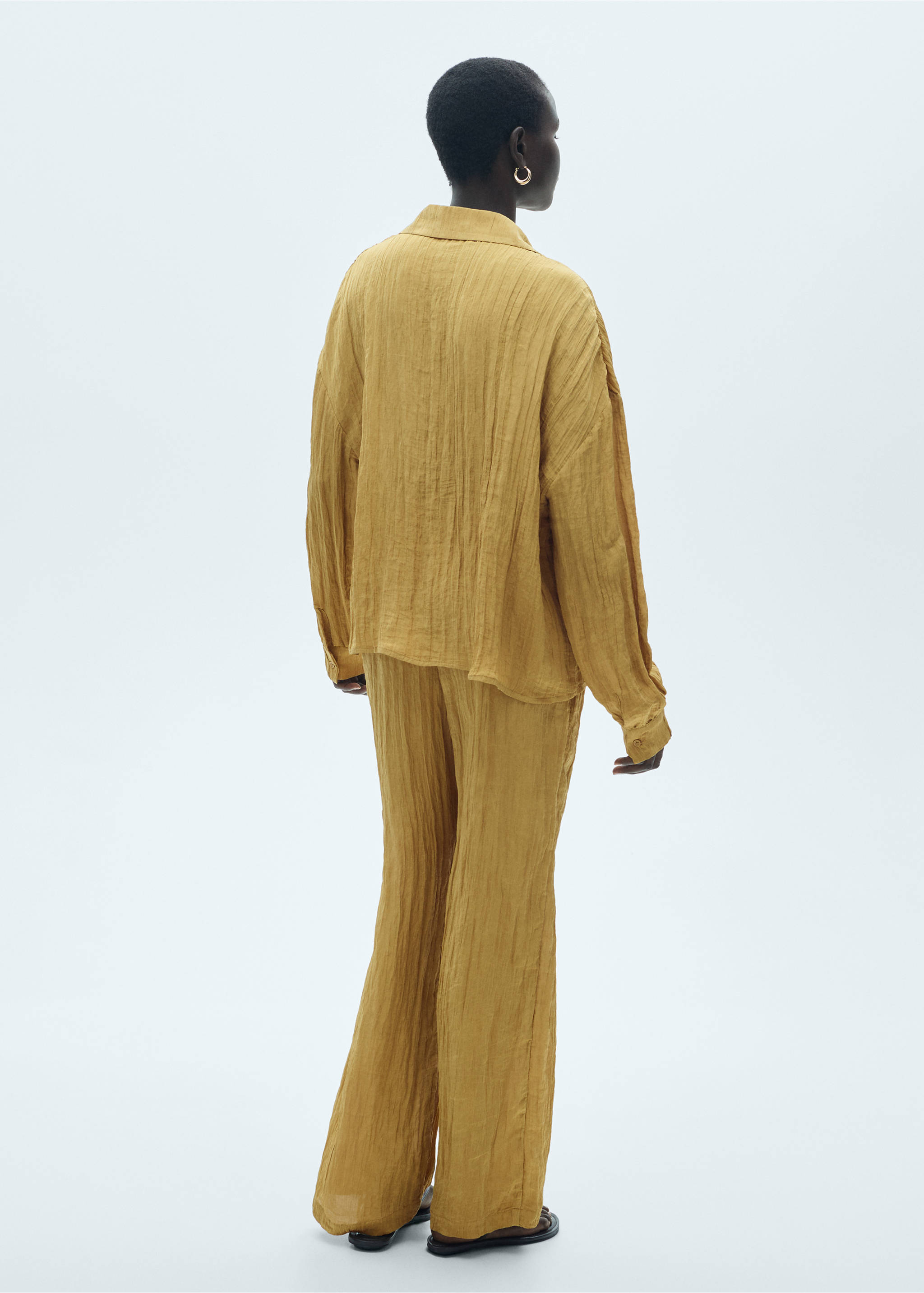 Pocket textured shirt - Reverse of the article, Mustard. Ref: 77077646-00.