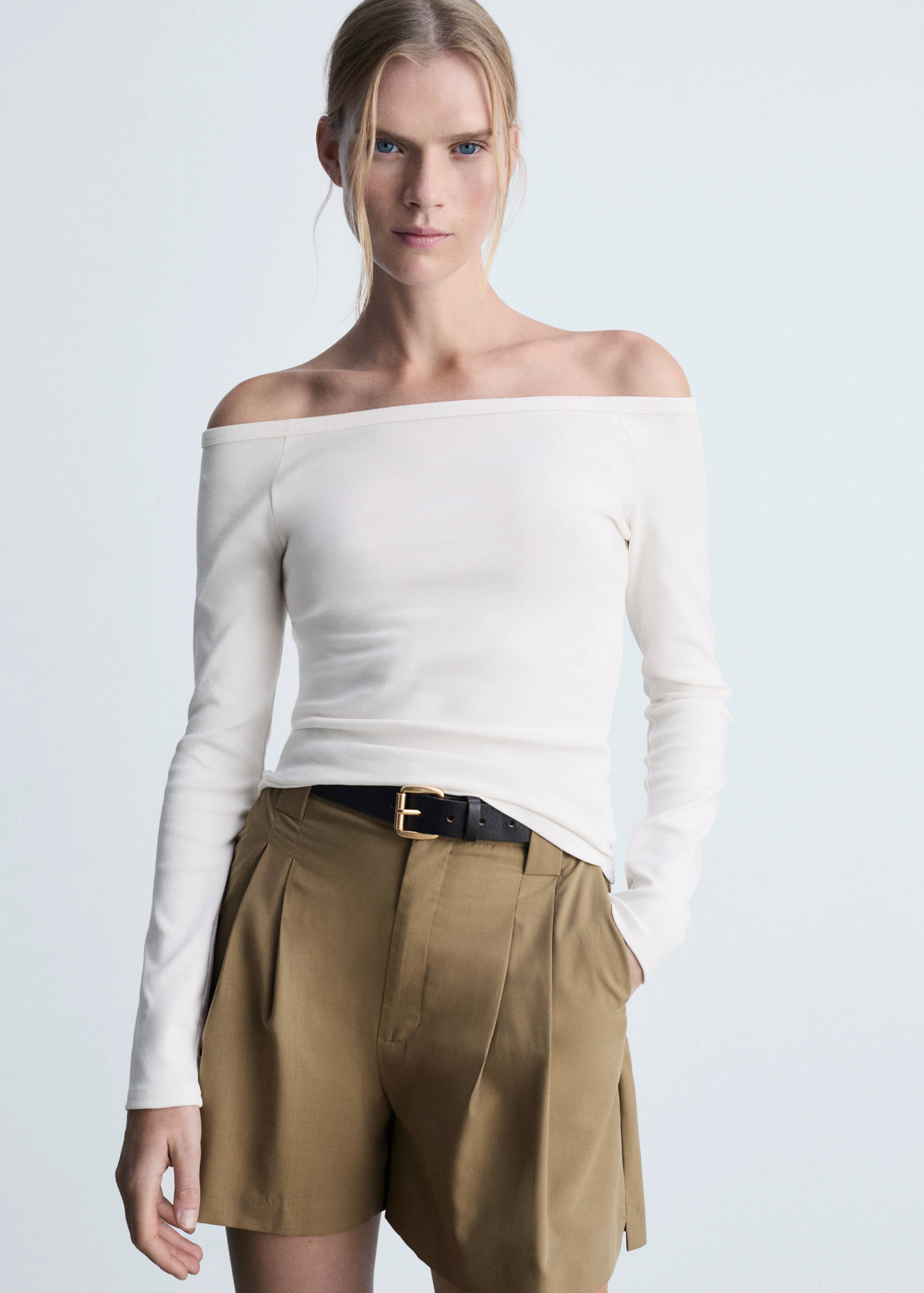 Bermuda tailleur pinces - Plan moyen