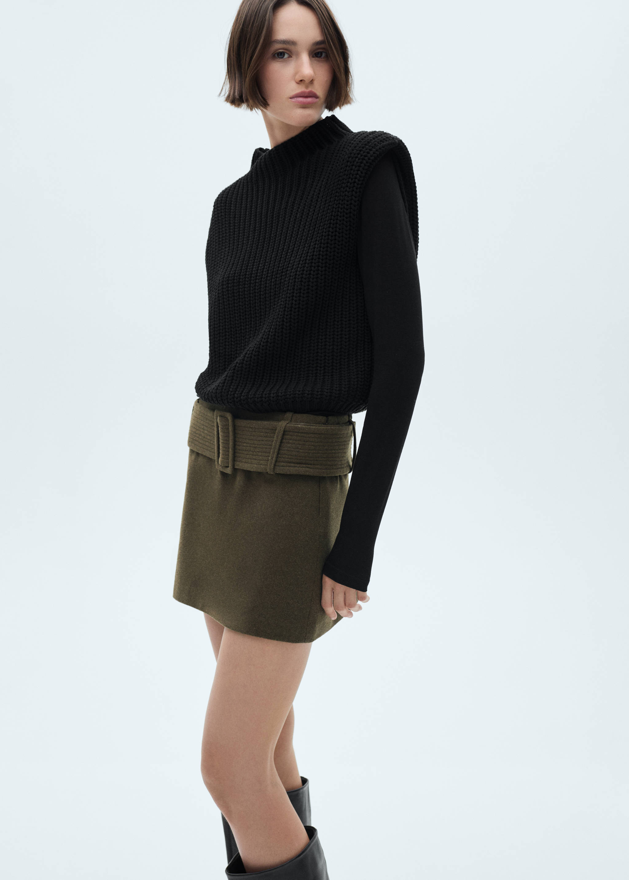 Knitted vest with shoulder pads - Medium plane