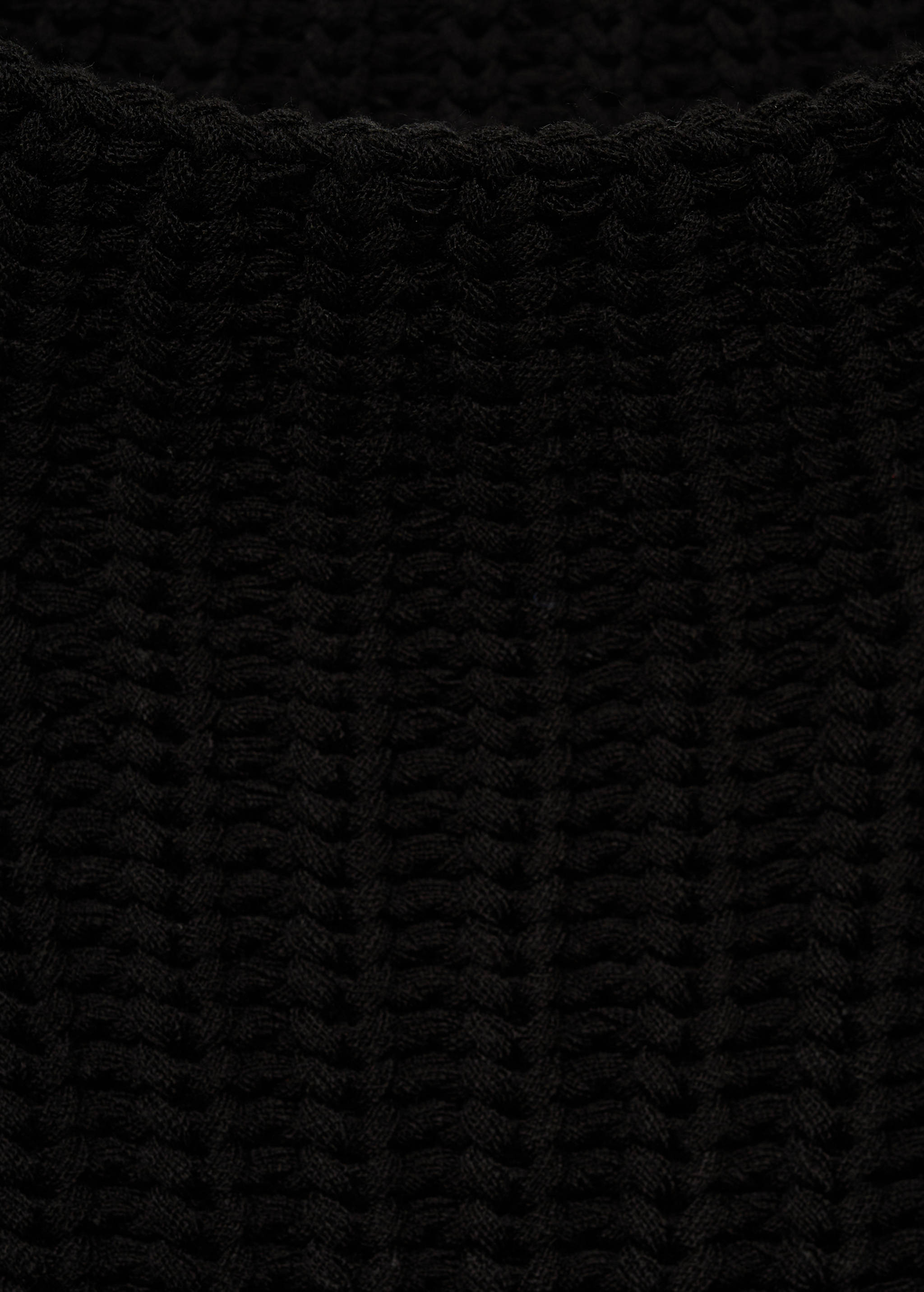 Knitted vest with shoulder pads - Details of the article 8