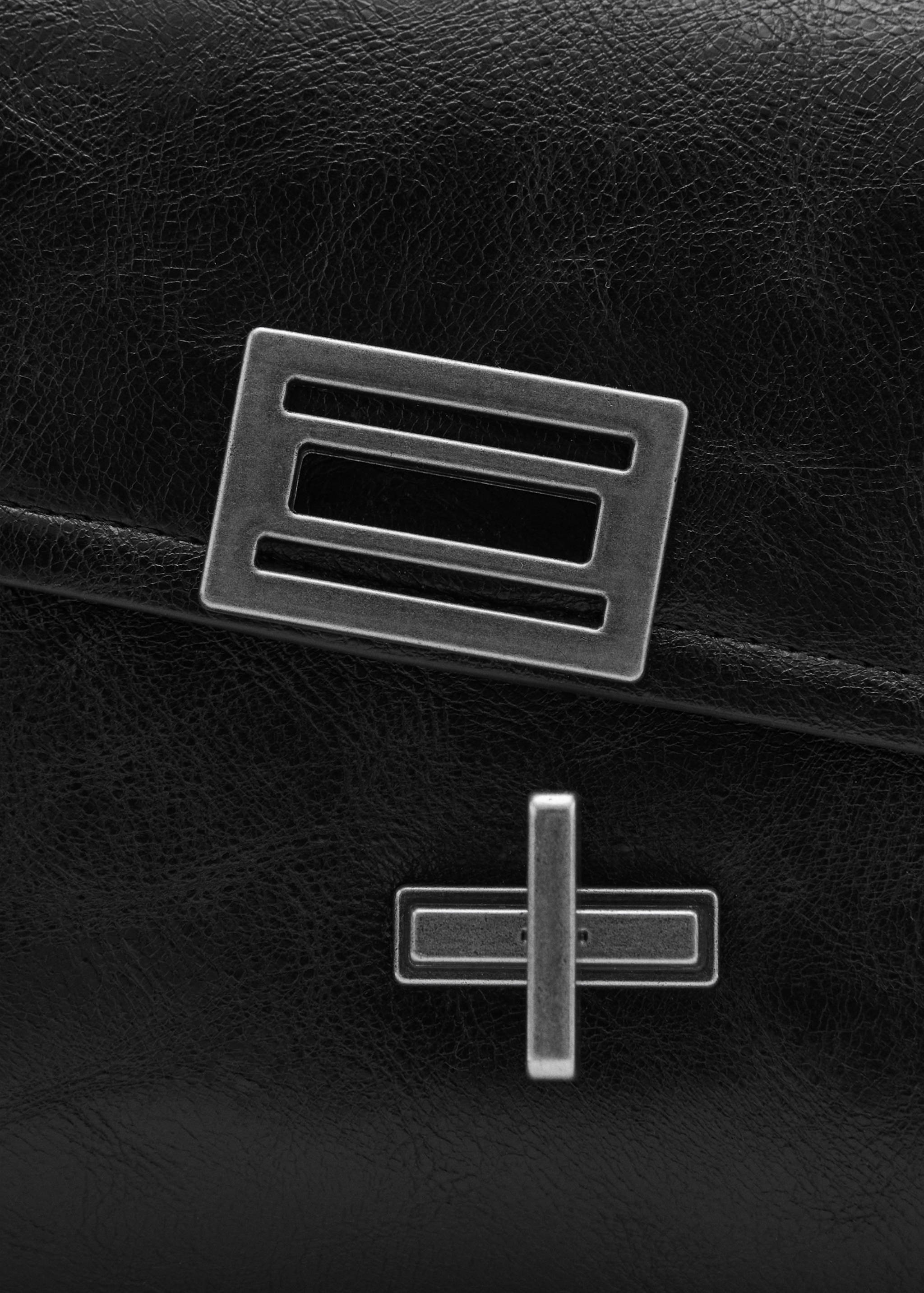 Flap bag with metal closure - Details of the article 1