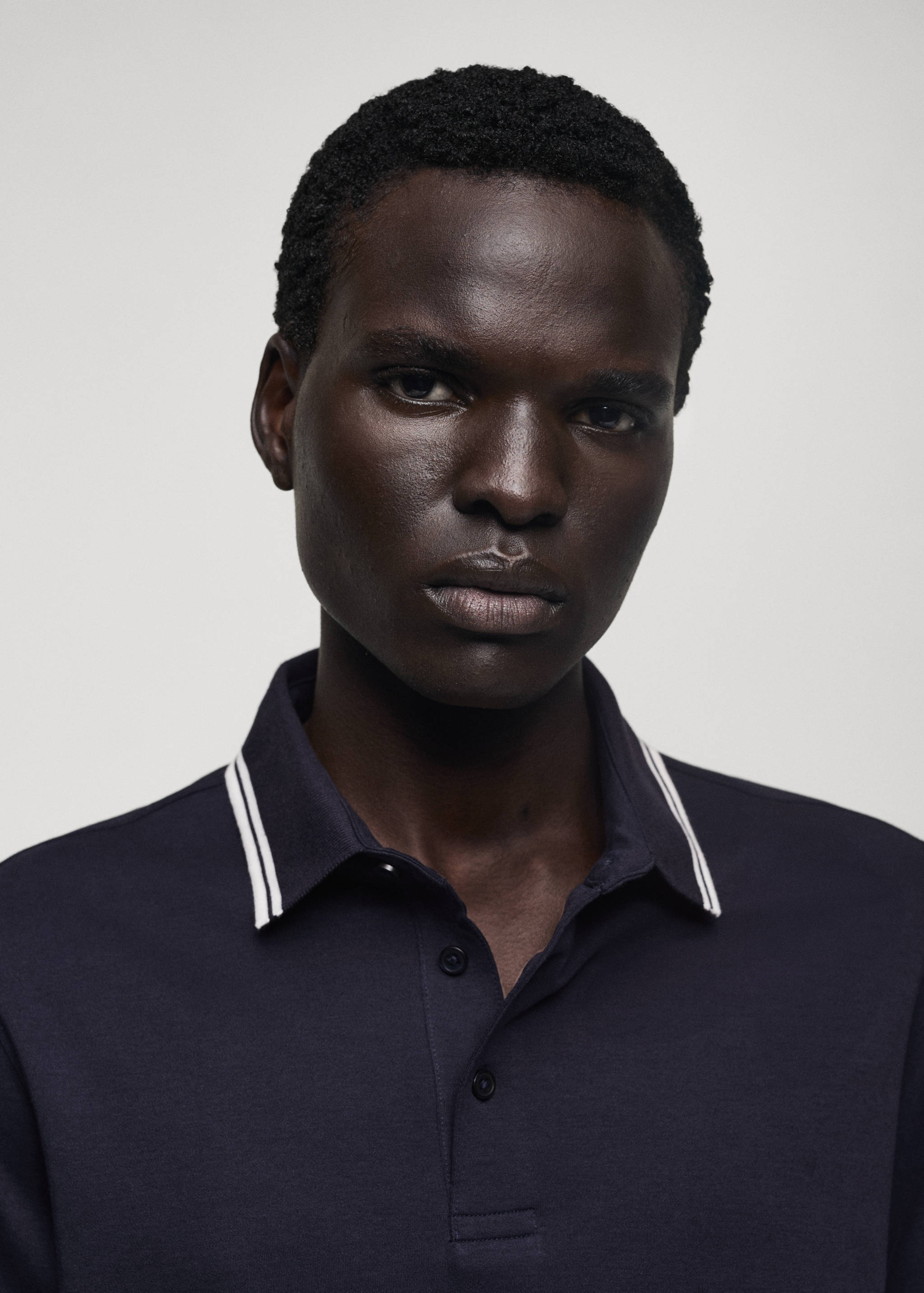 100% cotton polo shirt with contrast piping - Details of the article 1