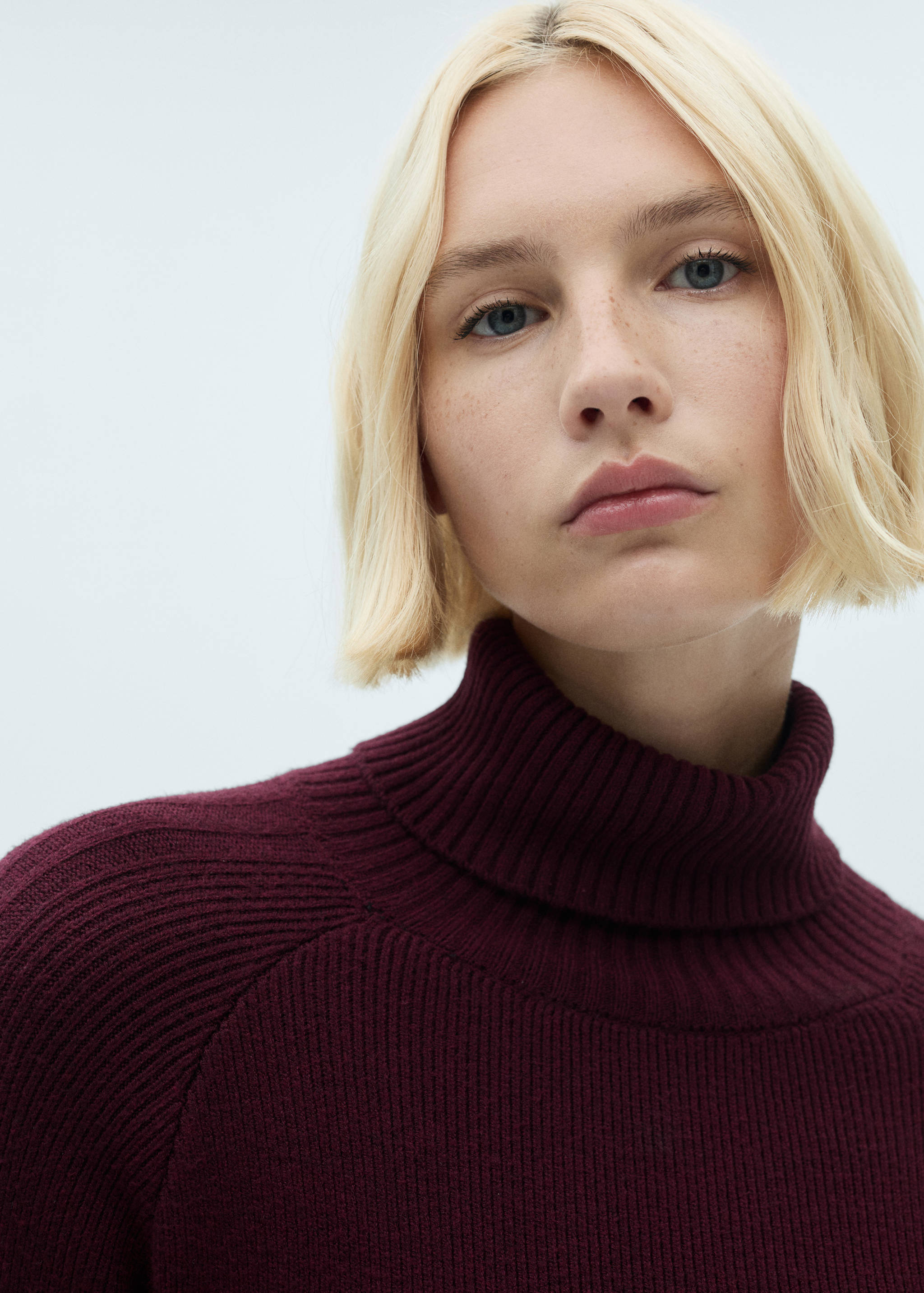 Short knitted turtleneck dress - Details of the article 1