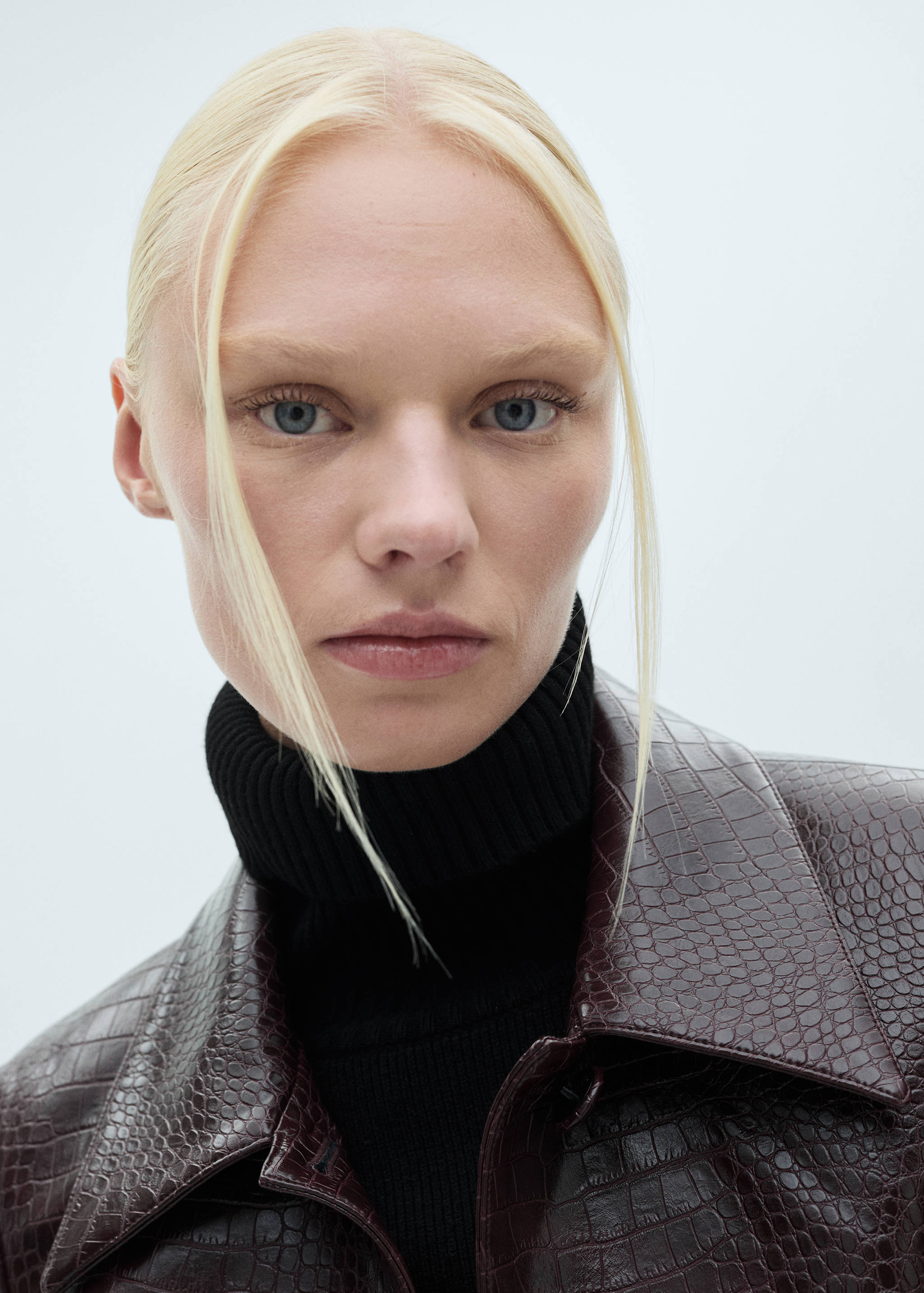 Short knitted turtleneck dress - Details of the article 1