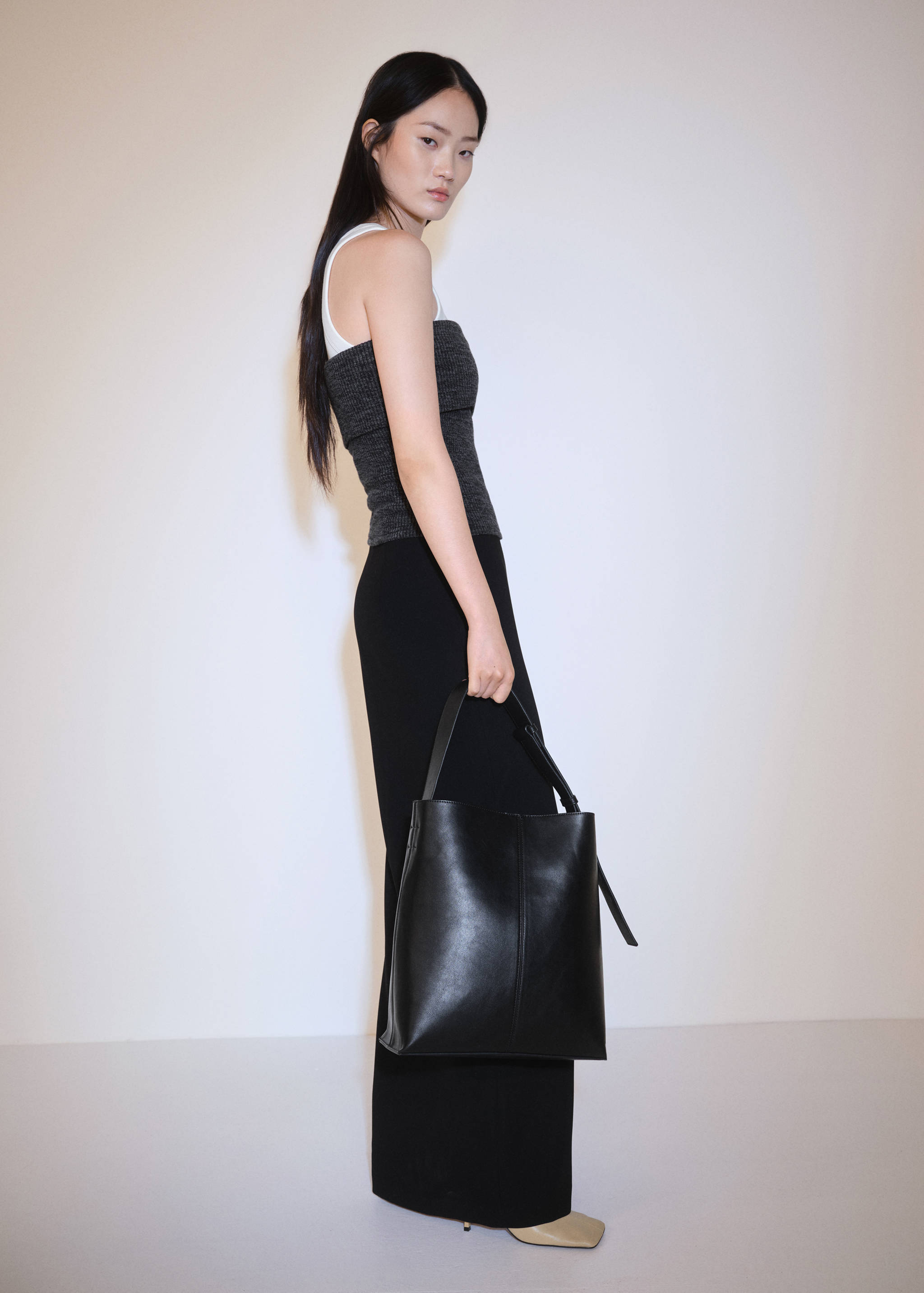 Top with turn-down neckline - Details of the article 6