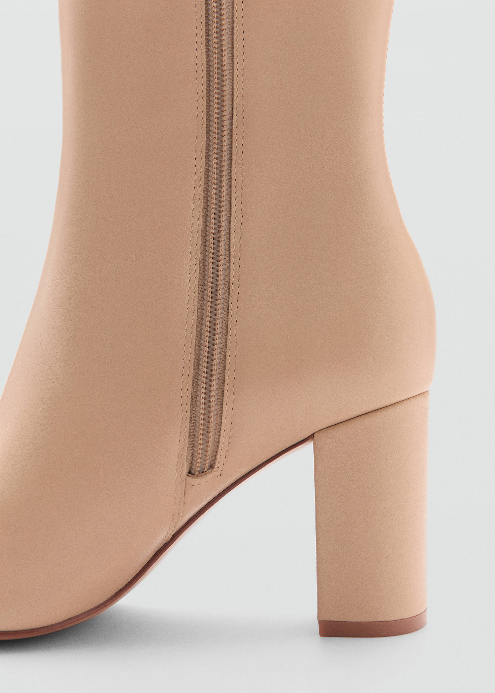 Tall leather boots - Details of the article 1