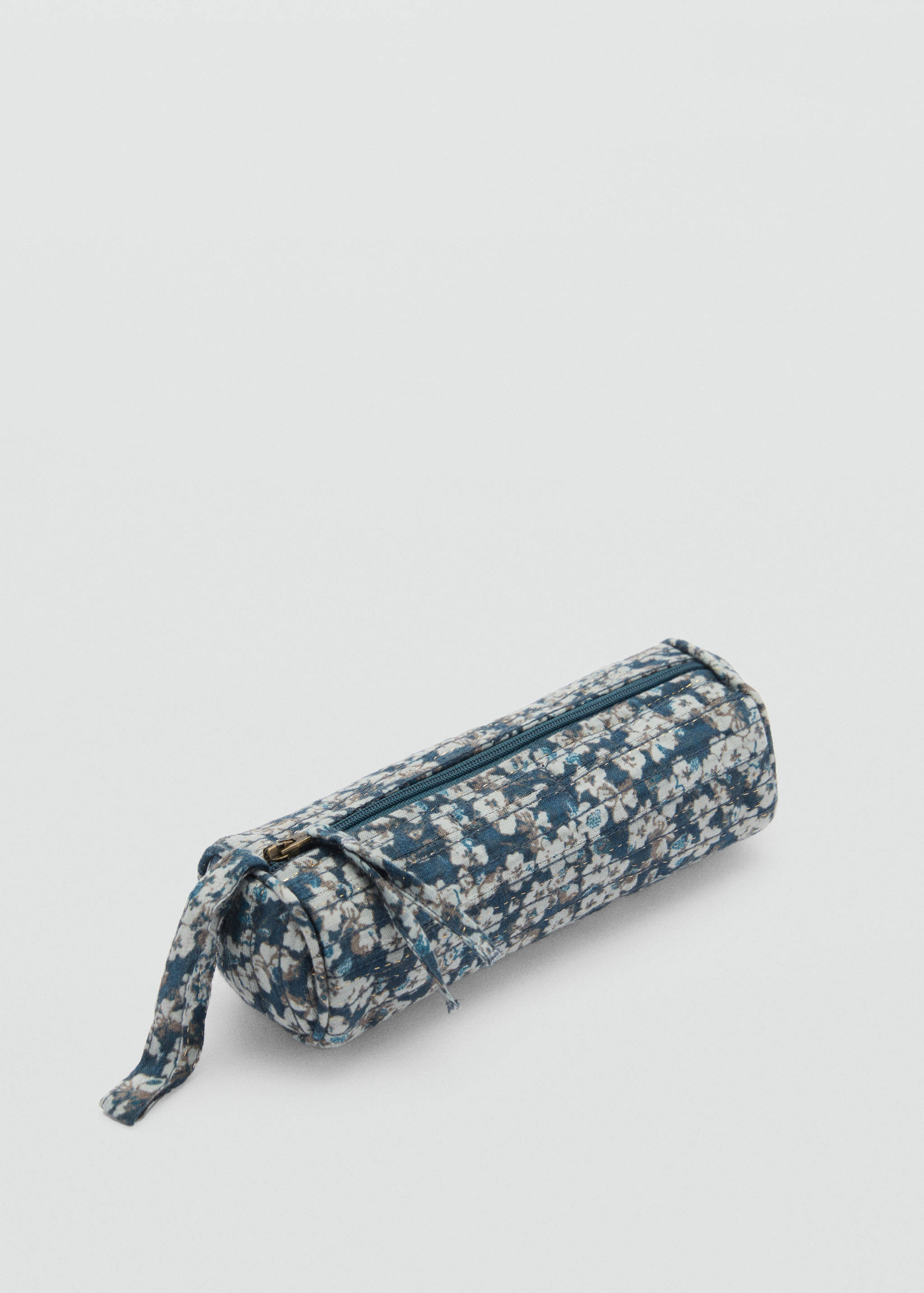 Estuche estampado floral - Plano medio