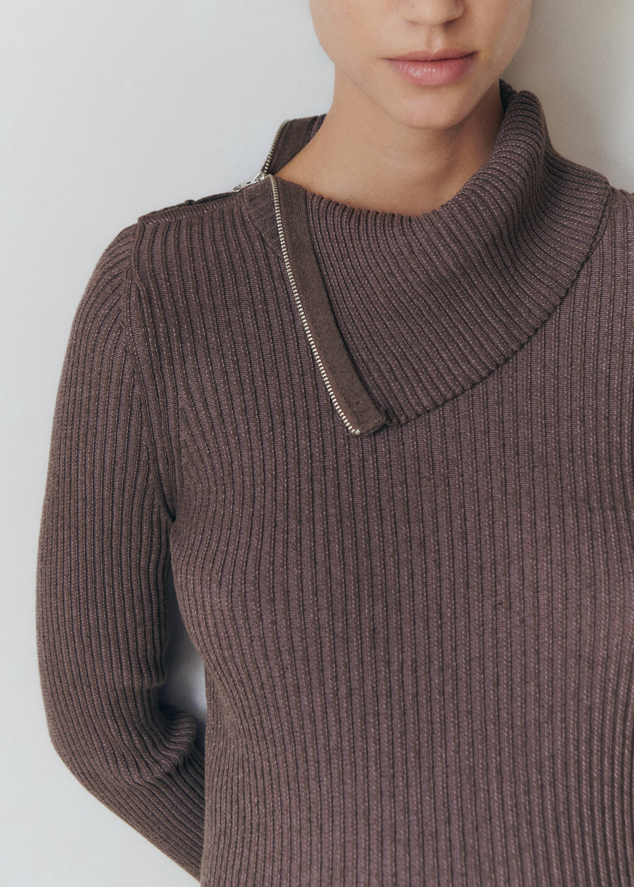 Geripptes Kleid mit Reverskragen - Detail des Artikels 2