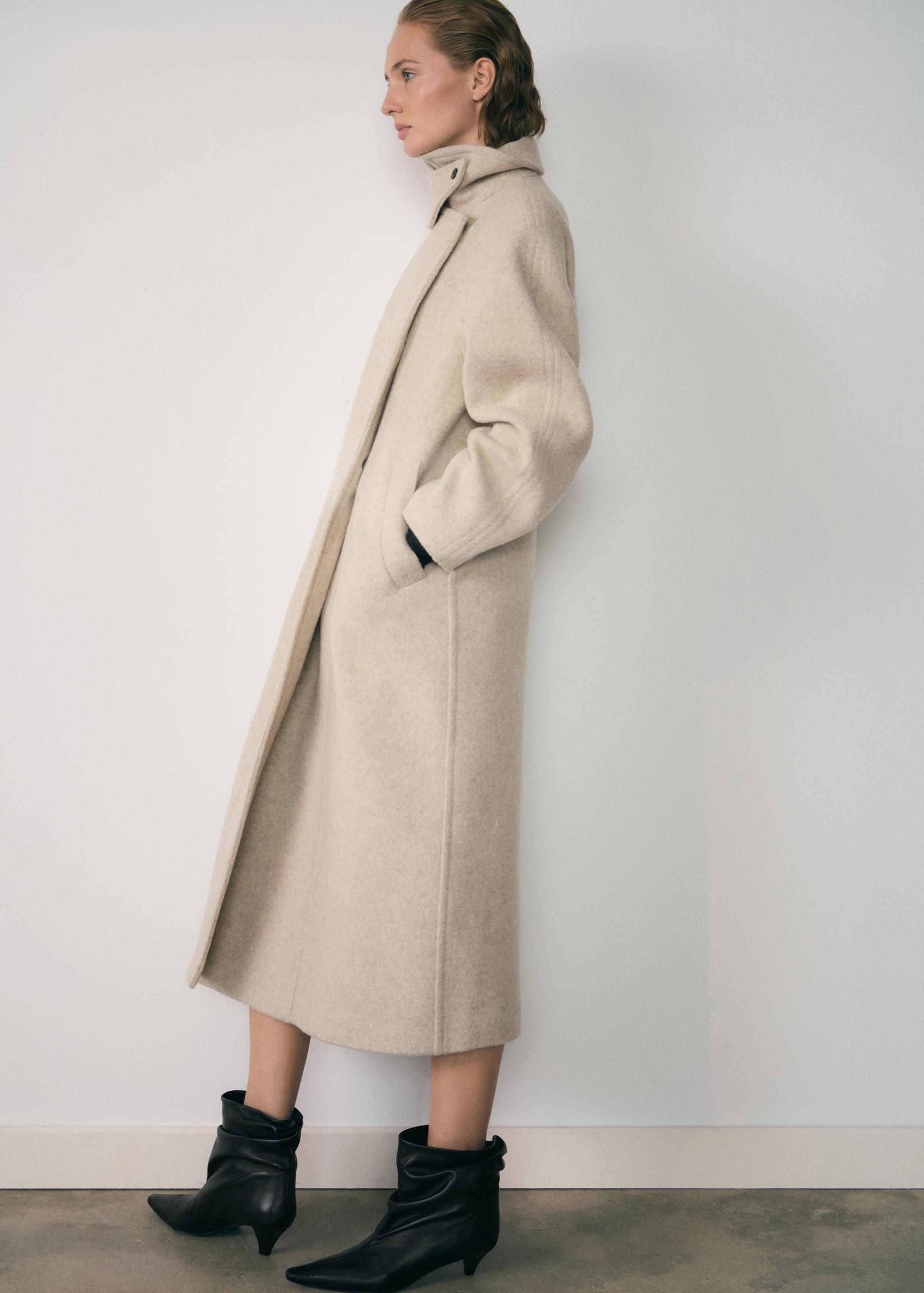 Leather boots with kitten heels - General plane