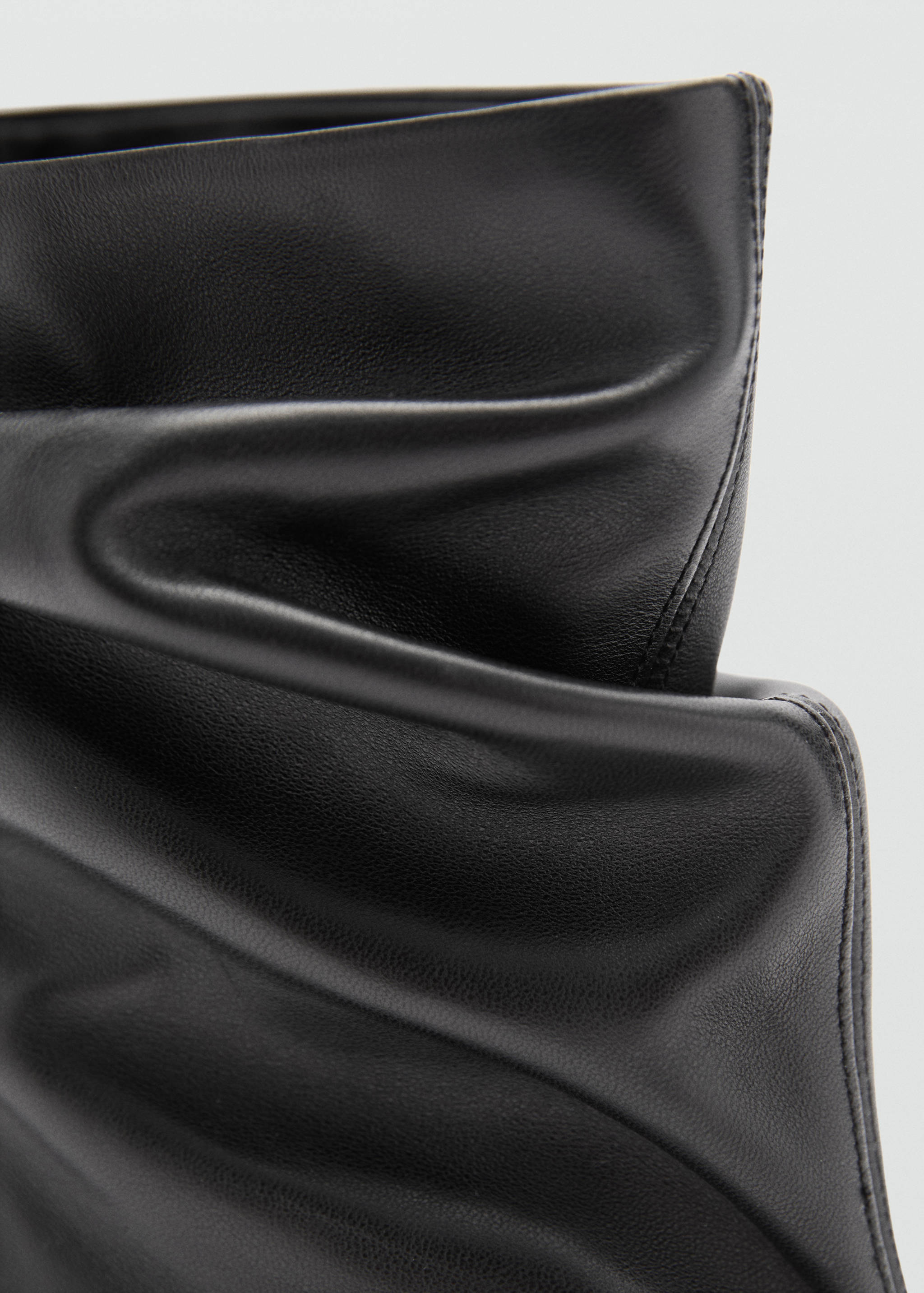 Leather boots with kitten heels - Details of the article 1