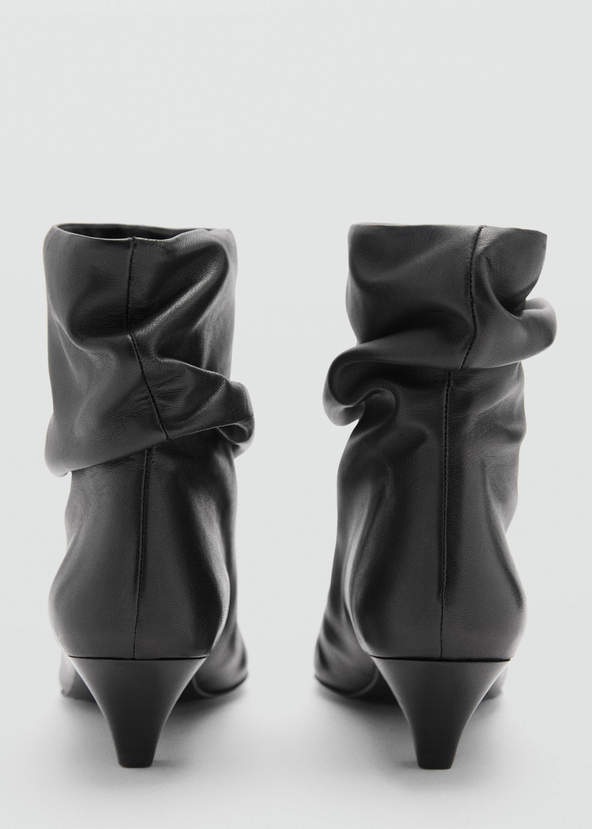 Leather boots with kitten heels - Details of the article 2