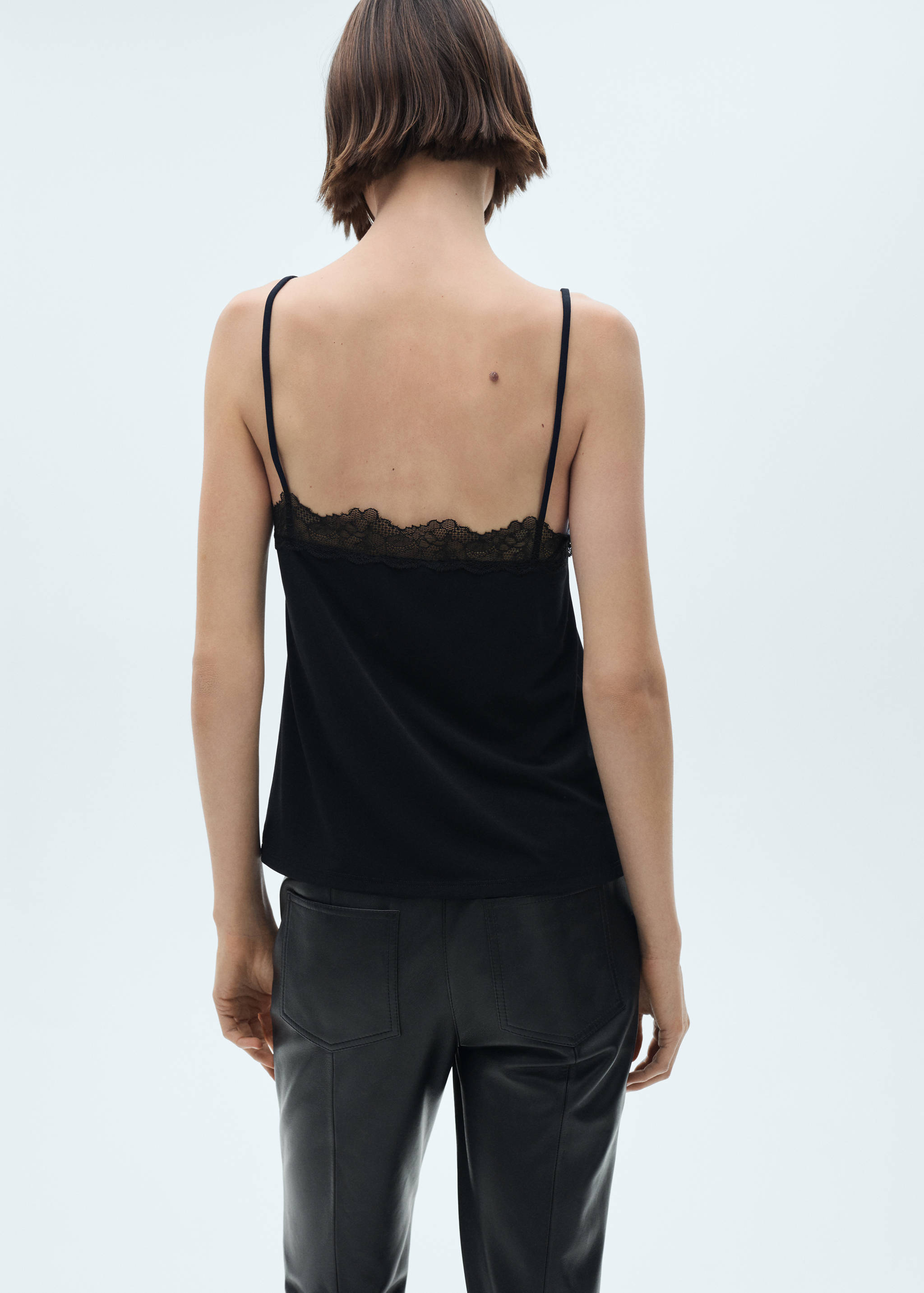 Lace flowy top - Reverse of the article