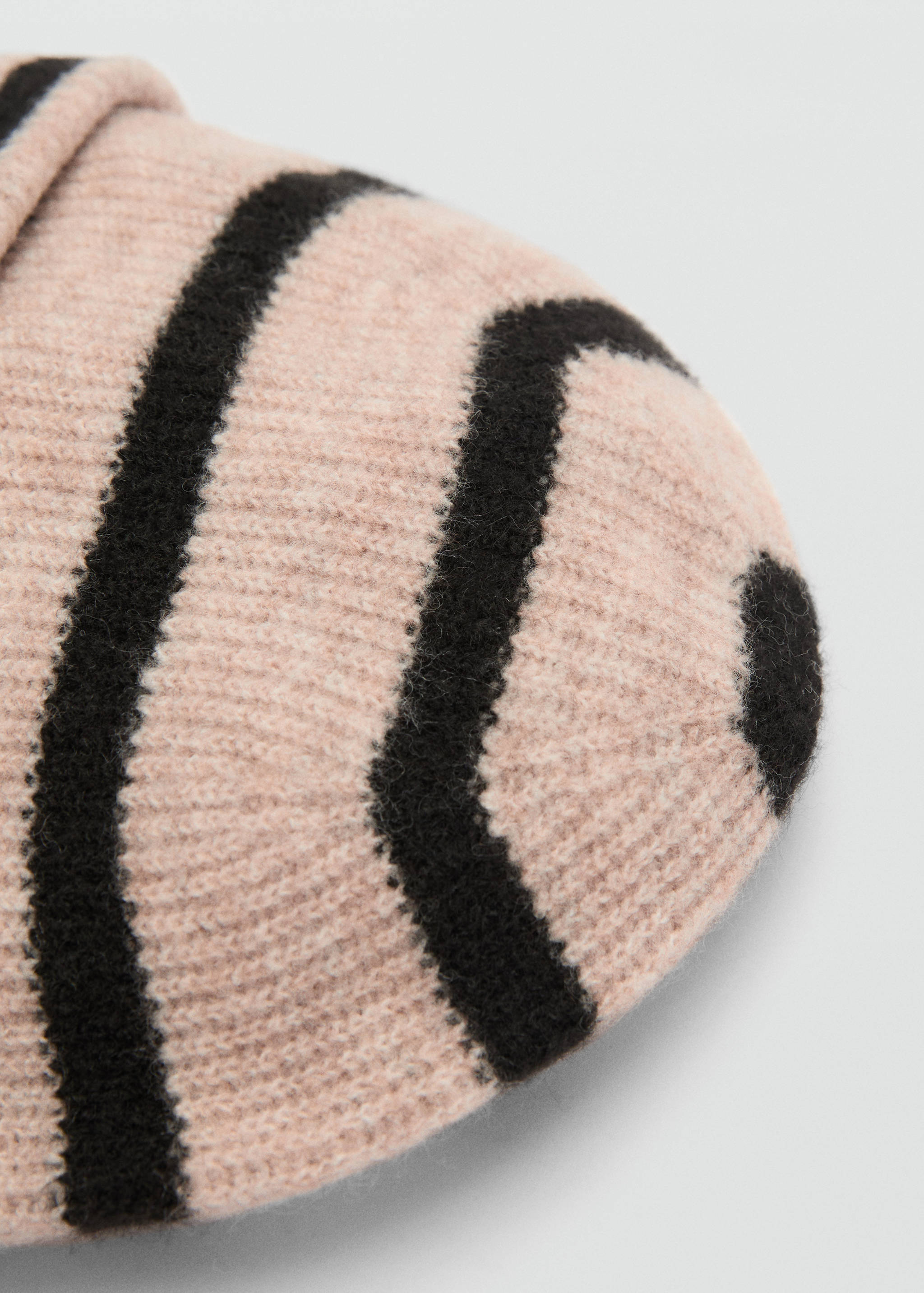 Gestreifte Strickmütze - Mittlere Ansicht