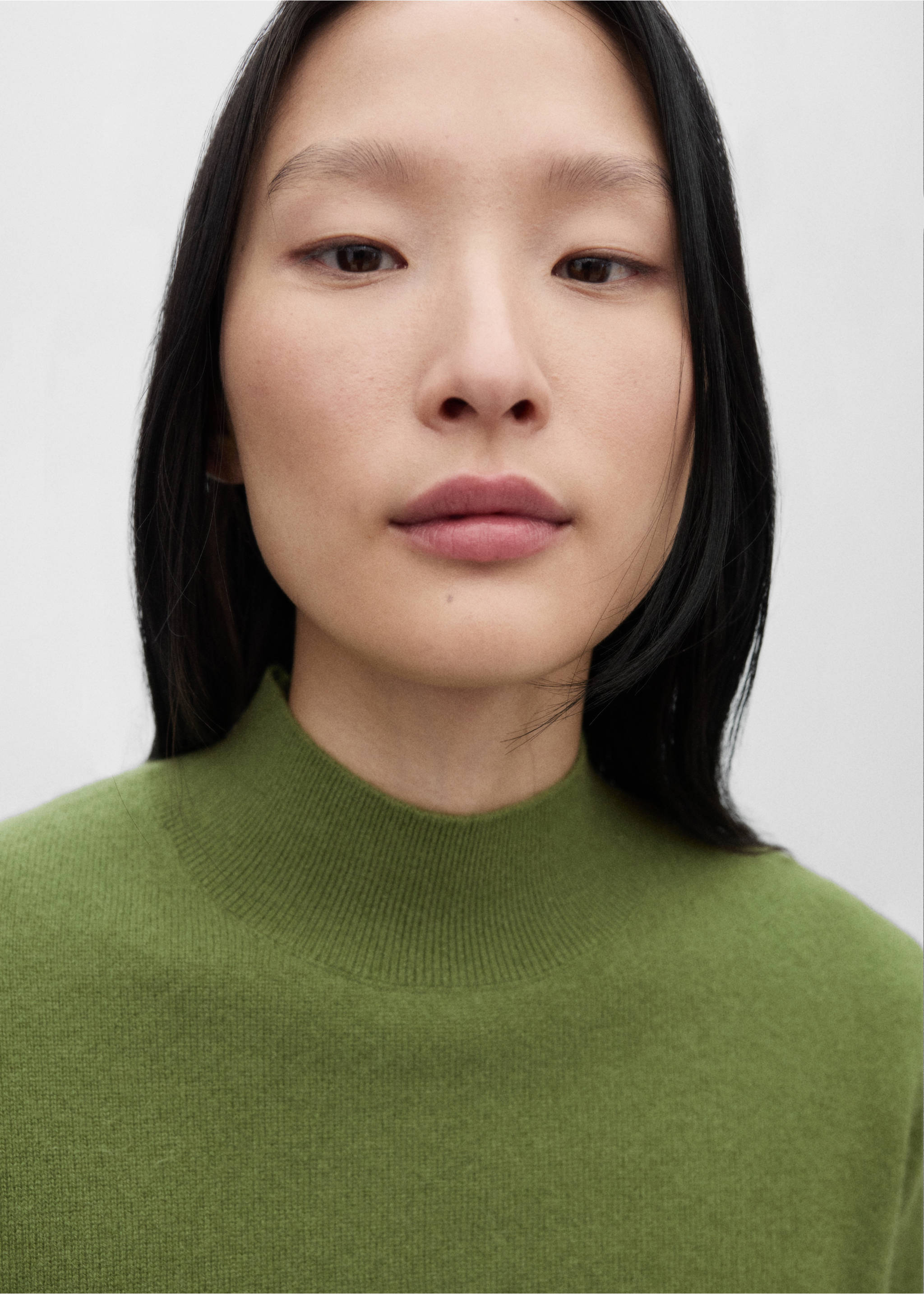 100% cashmere sweater with perkins neck - Details of the article 1, Green. Ref: 77078263-00.