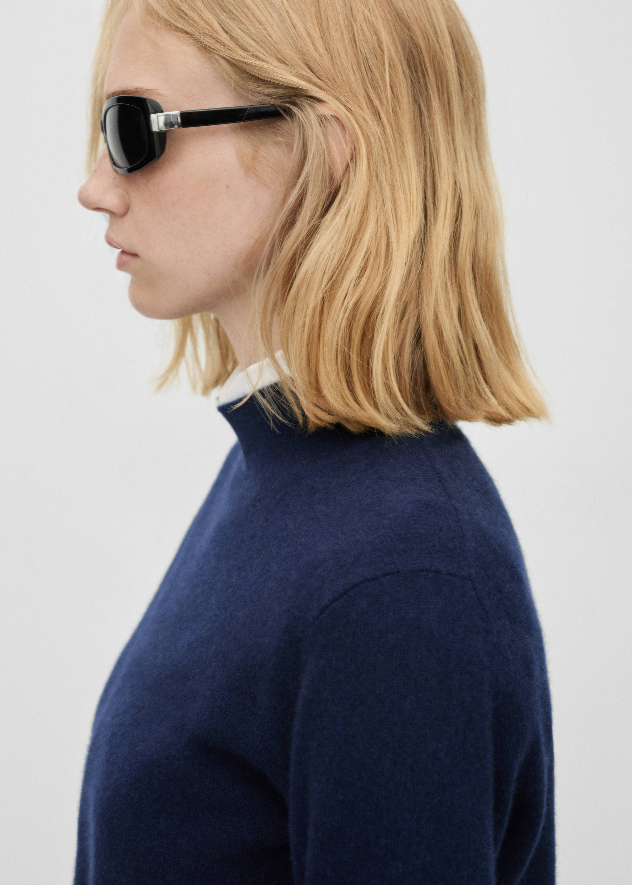 100% cashmere sweater with perkins neck - Details of the article 2