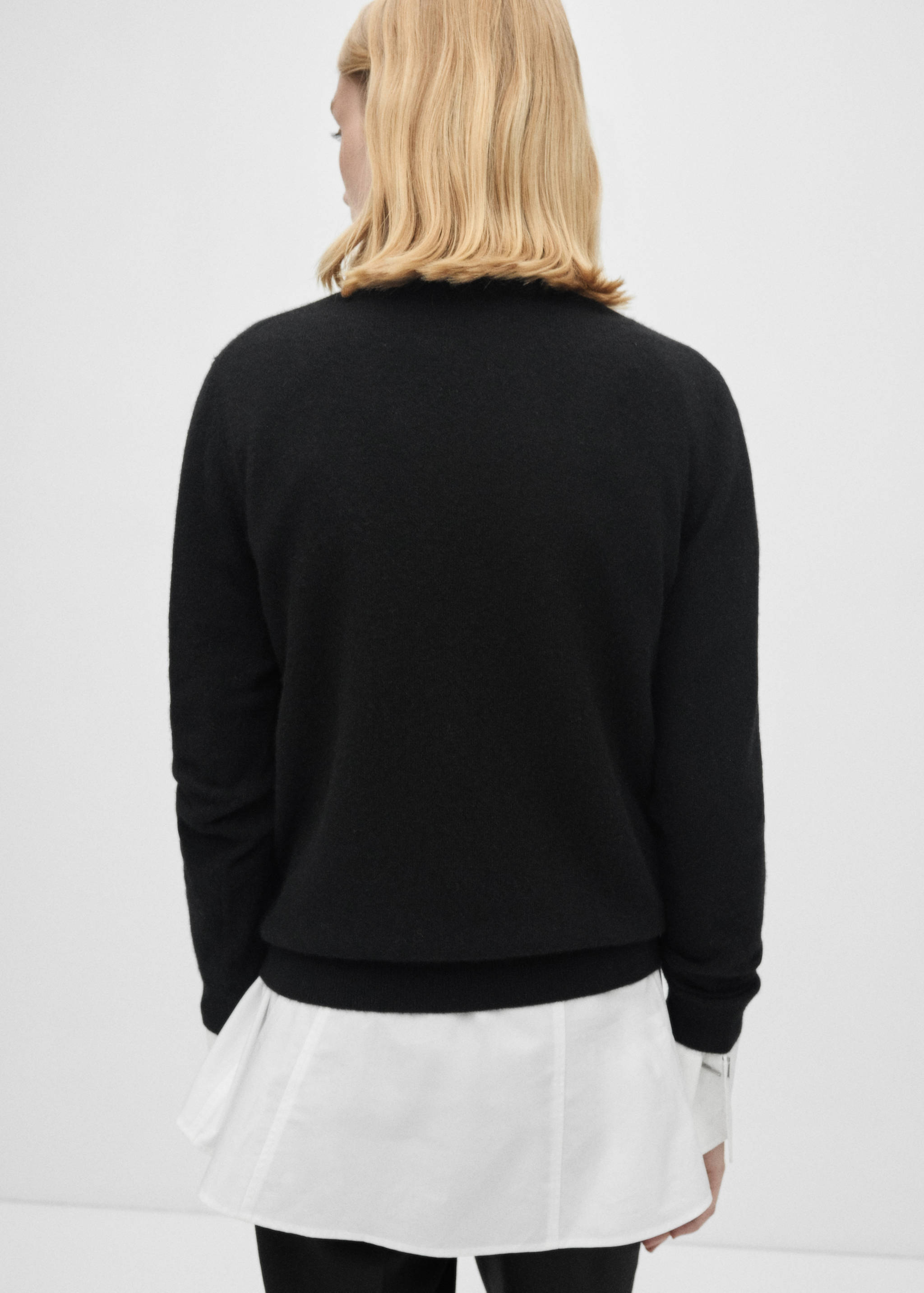 100% cashmere sweater with perkins neck - Reverse of the article