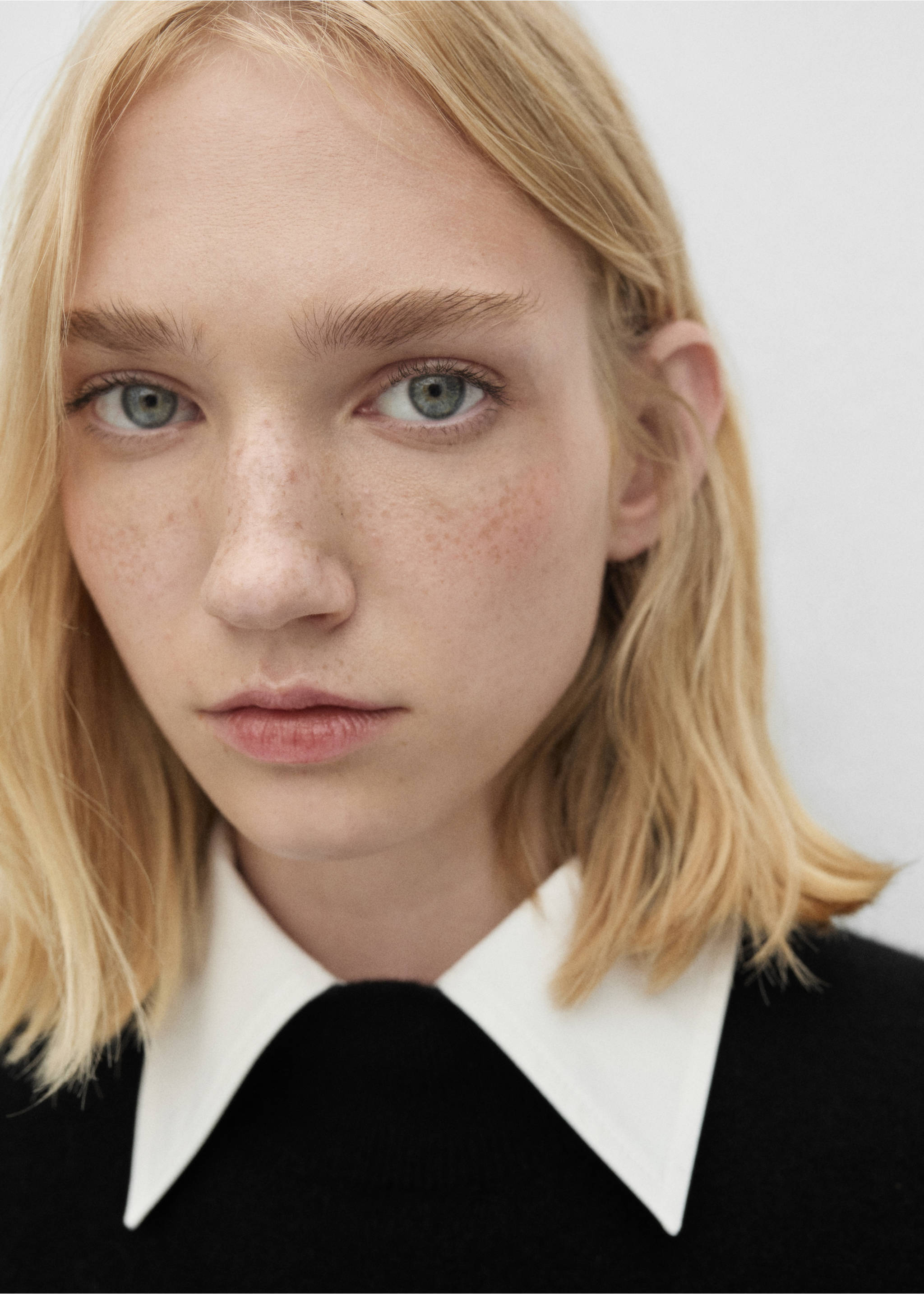 Pull-over 100 % cachemire col montant - Détail de l'article 1, Noir. Ref: 77078263-00.