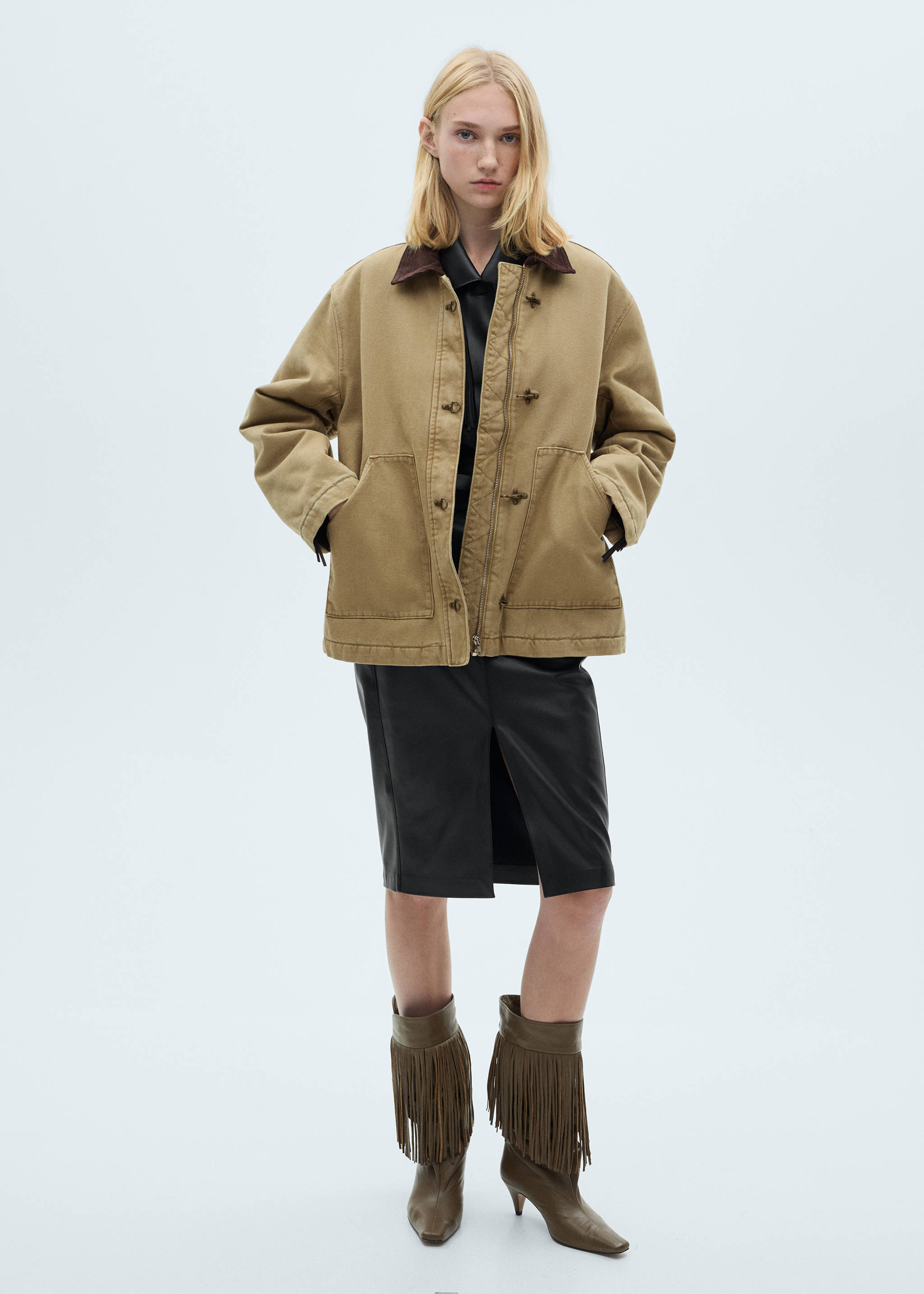Parka with contrasting collar and pockets - General plane