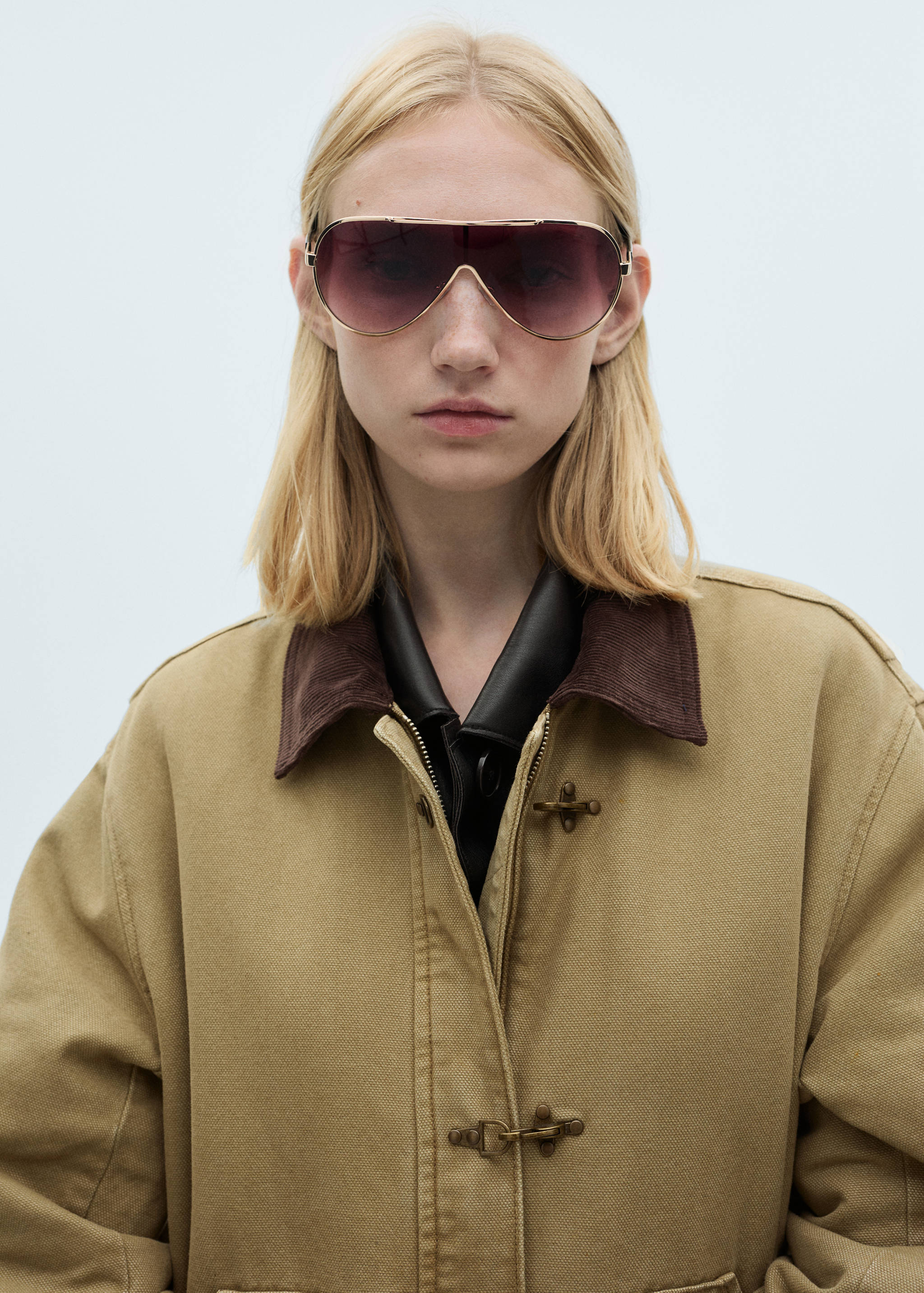 Parka with contrasting collar and pockets - Details of the article 1