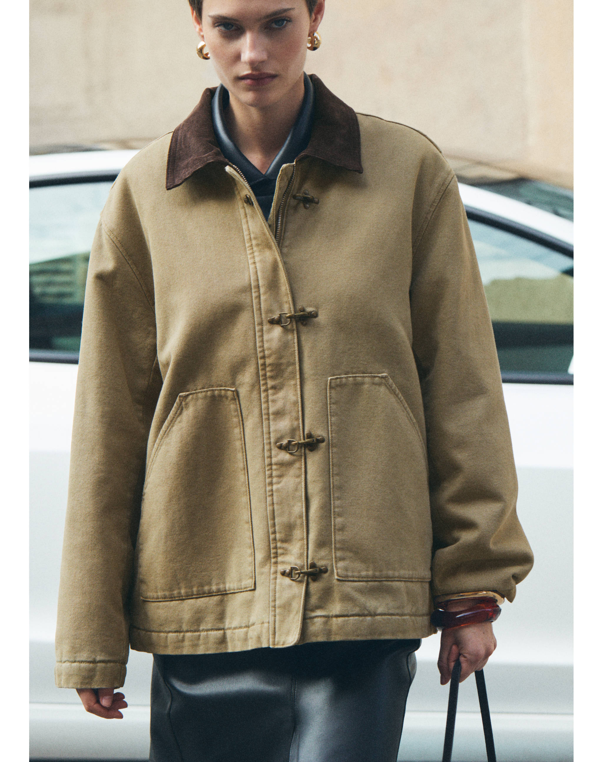 Parka with contrasting collar and pockets - Details of the article 7