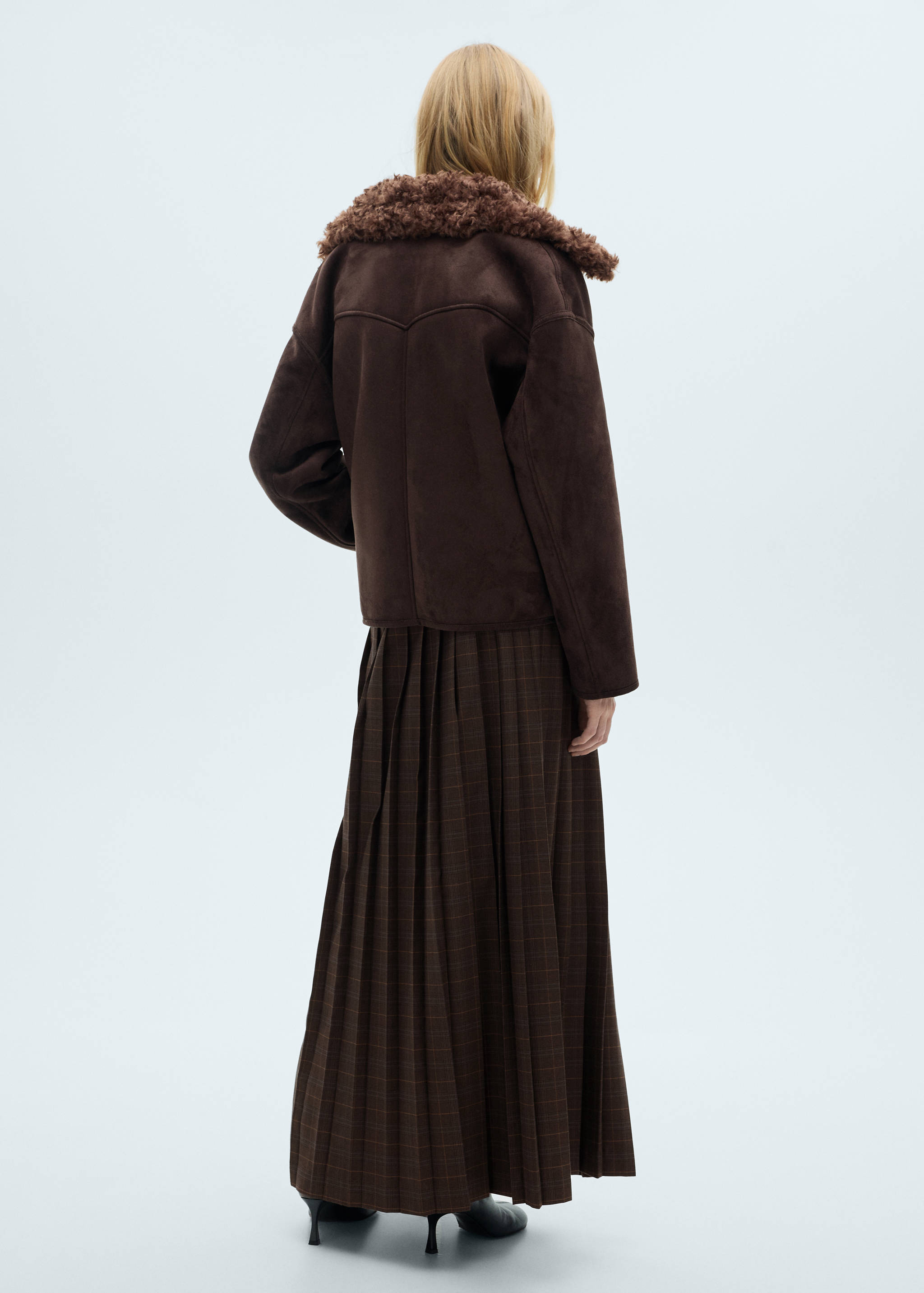 تنورة كاروهات مطوية - الجهة الخلفية للمنتج