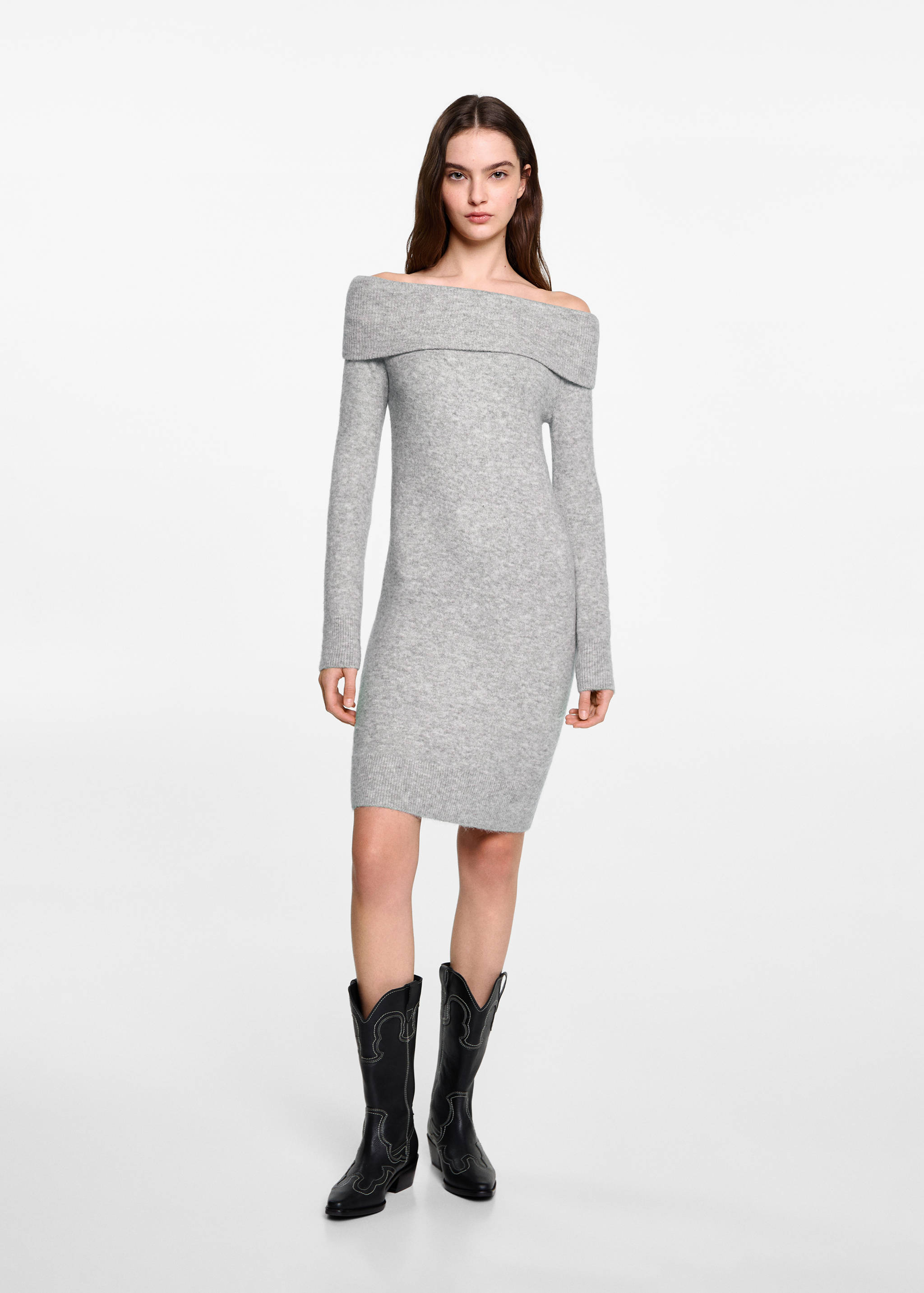 Off-shoulders dress - General plane