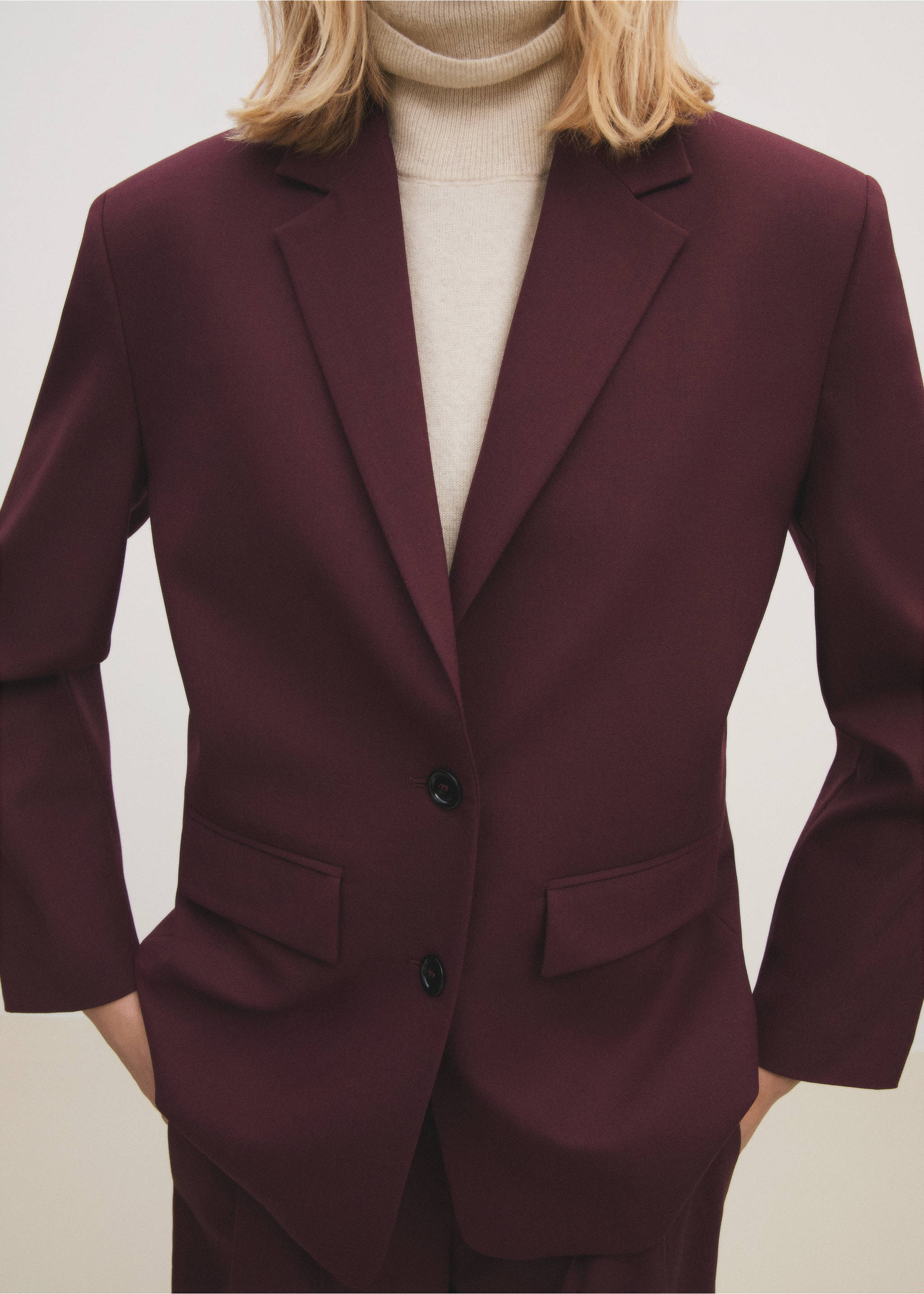 Blazer lana hombros pronunciados - Detalle del artículo 7, Granate. Ref: 77078637-00.