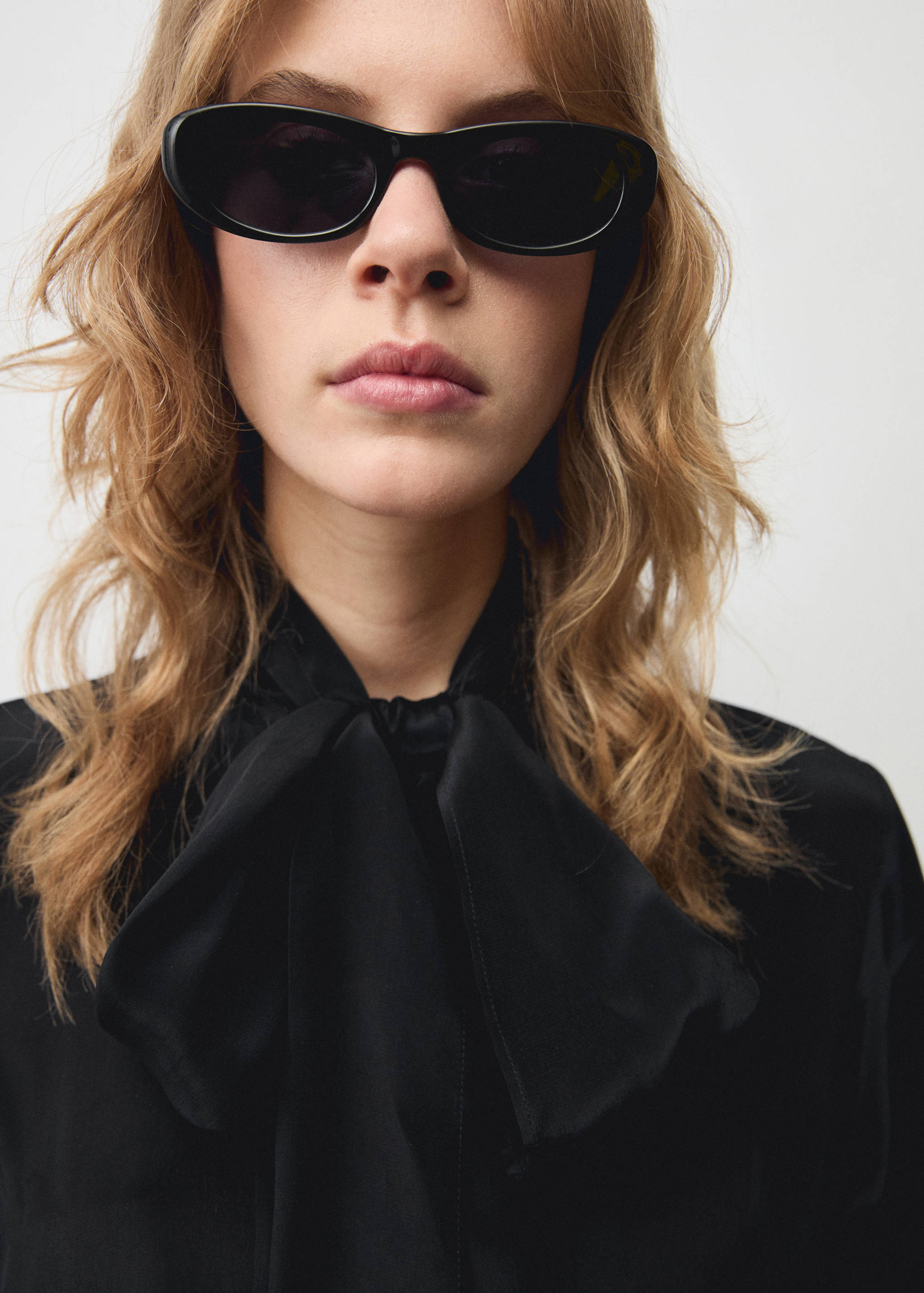 Satin shirt with bow - Details of the article 1