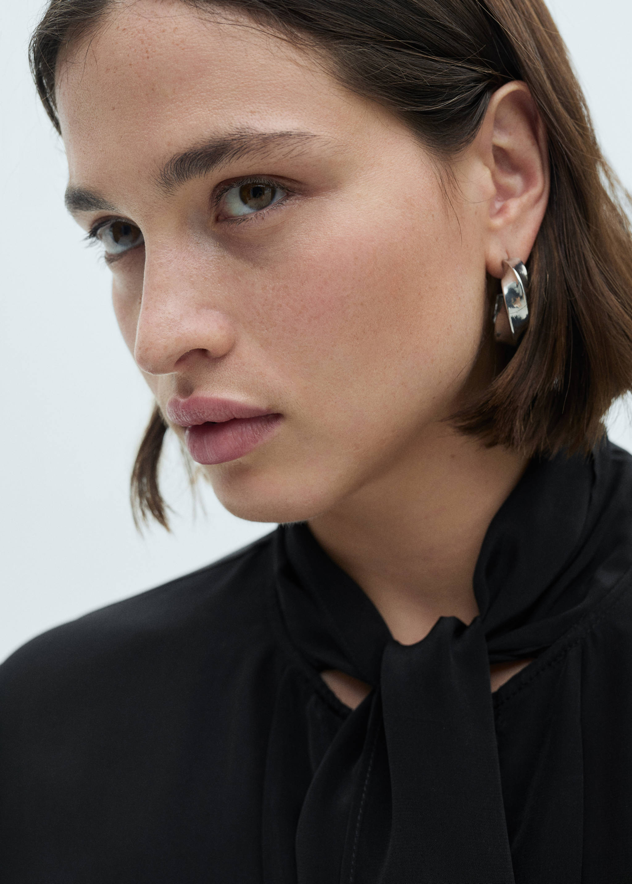 Satin shirt with bow - Details of the article 4