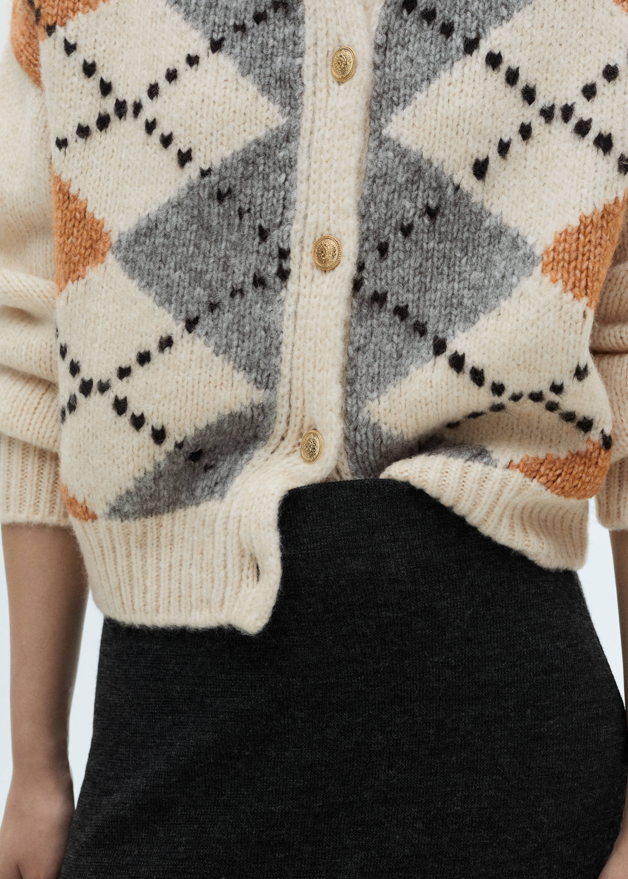 Rhombus cardigan with buttons - Details of the article 6