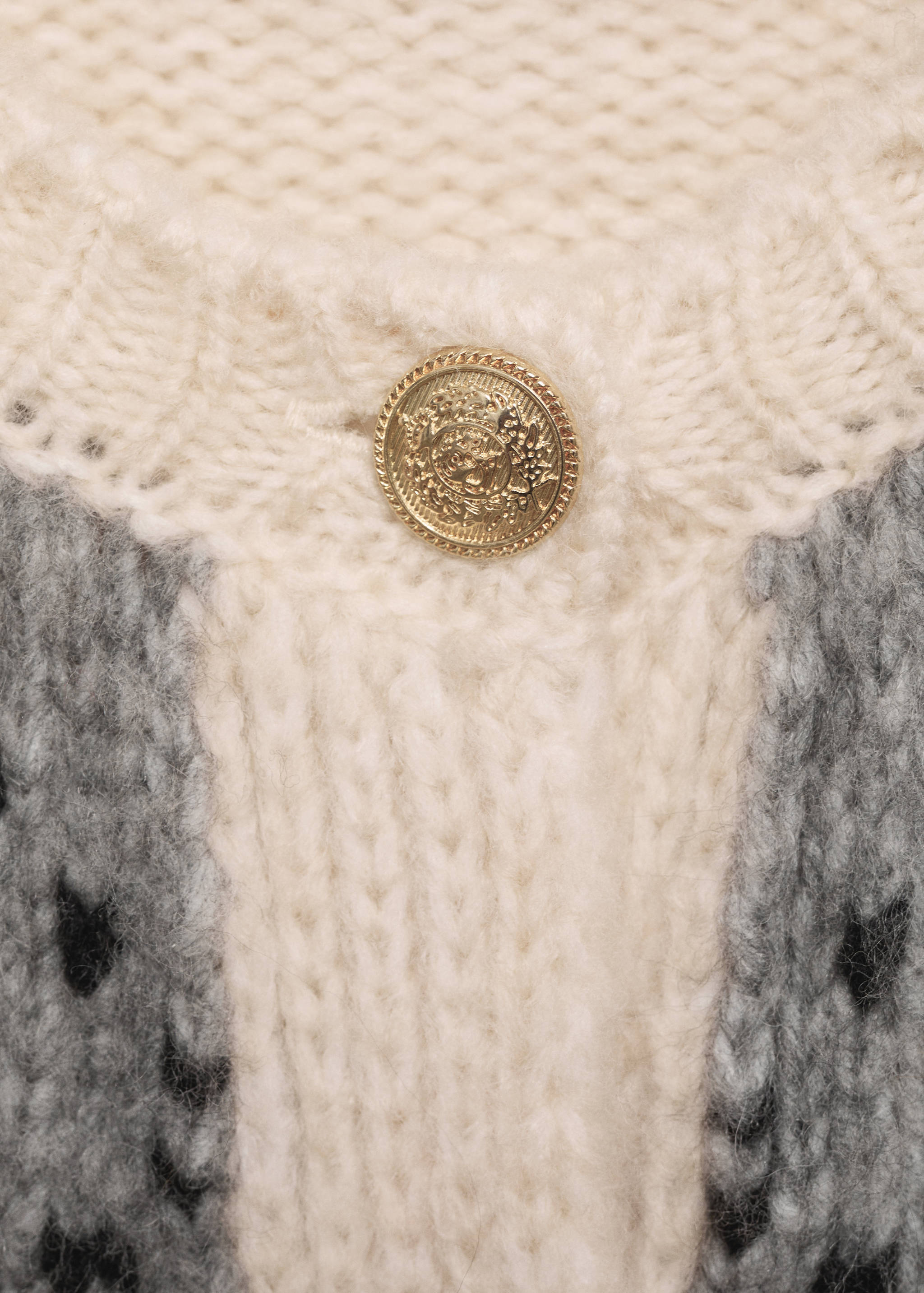 Rhombus cardigan with buttons - Details of the article 8