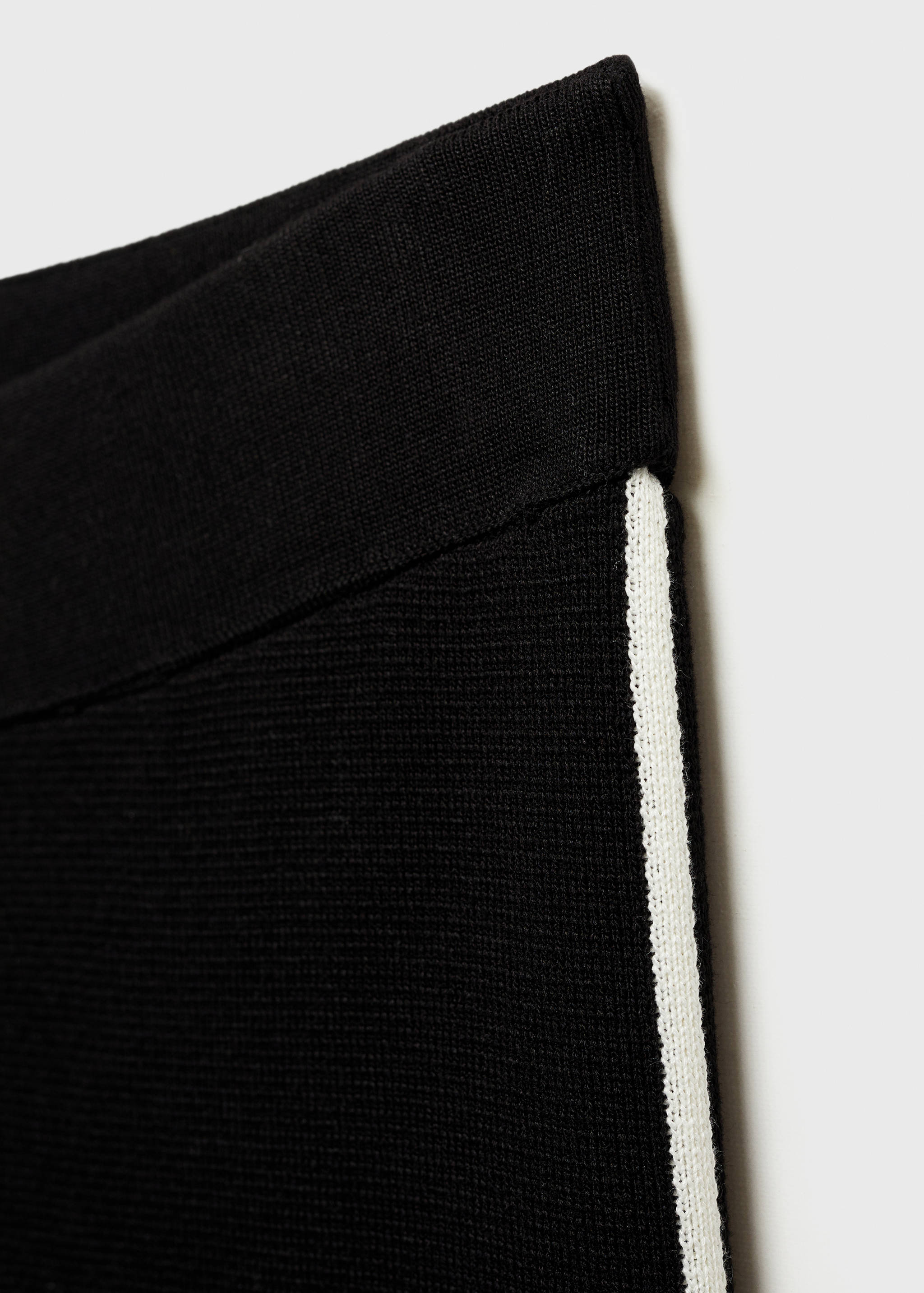 Contrast stripe straight trousers - Details of the article 8