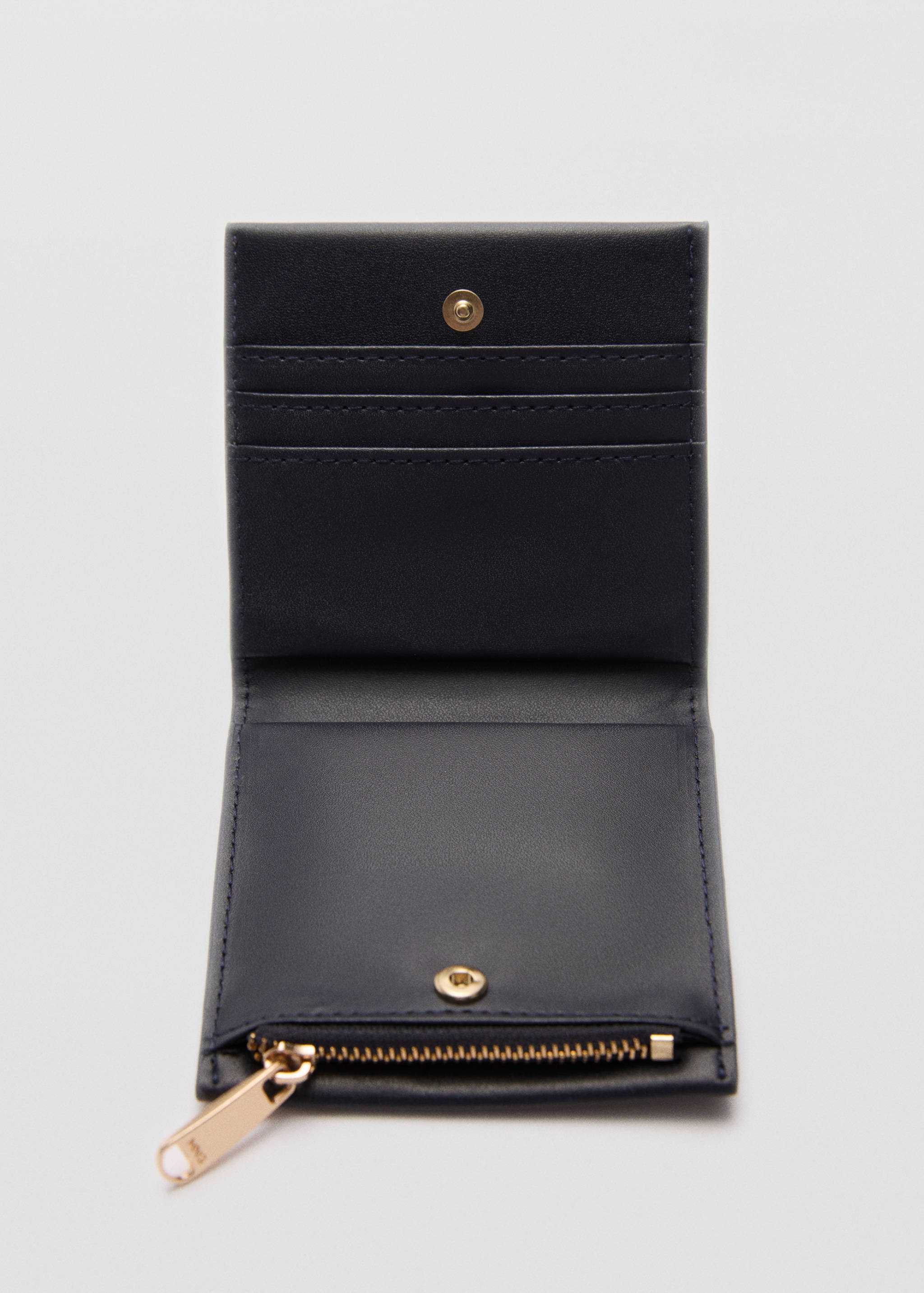 Embossed wallet with logo - Details of the article 1