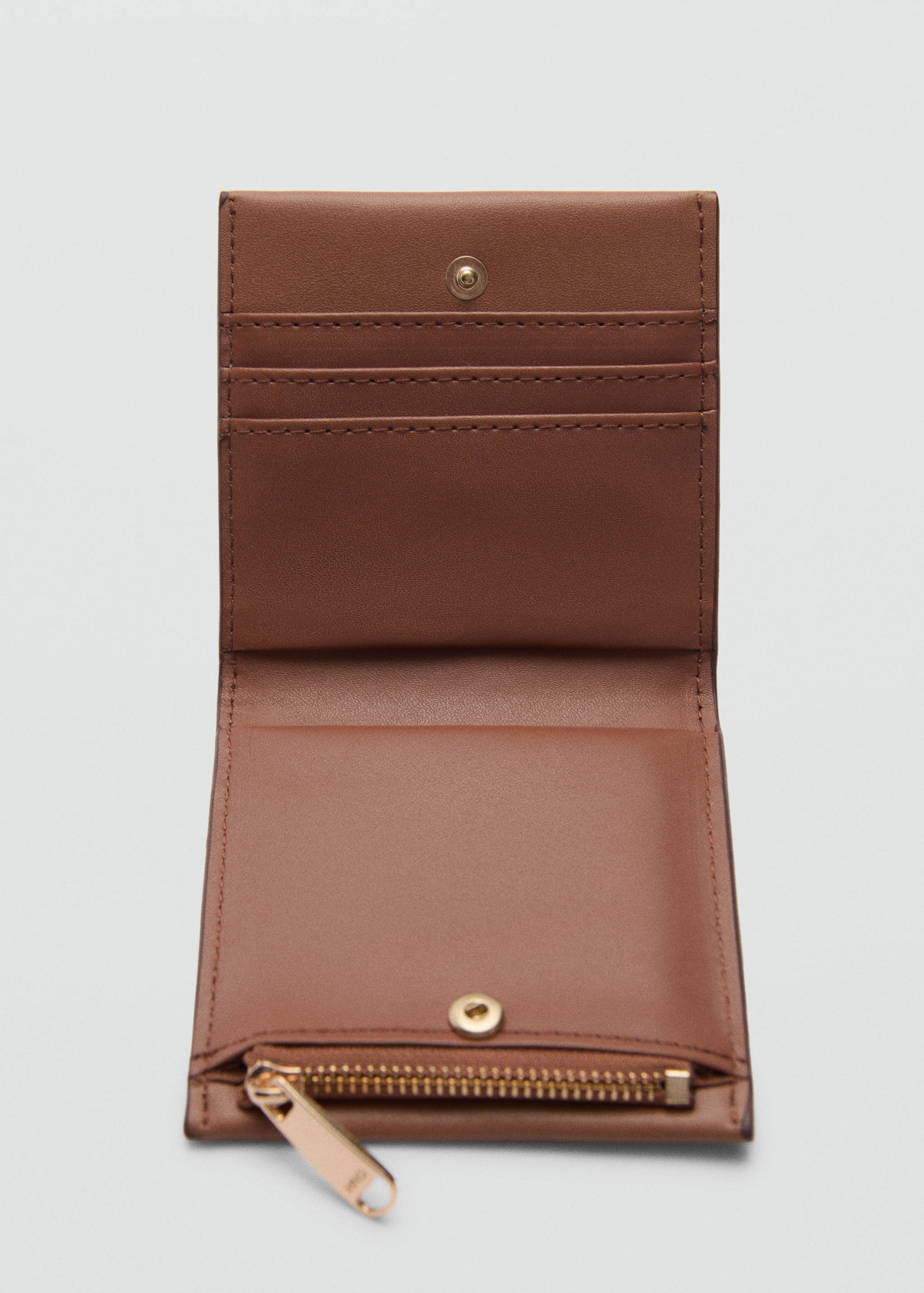 Бумажник с рельефным логотипом - Деталь изделия 1