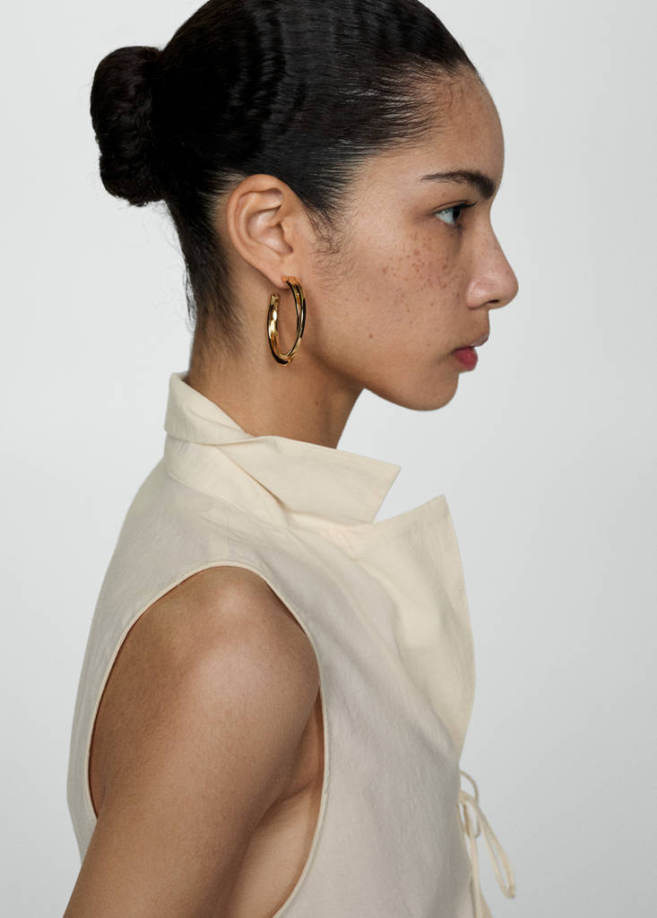 Sleeveless blouse with bows — Ecru