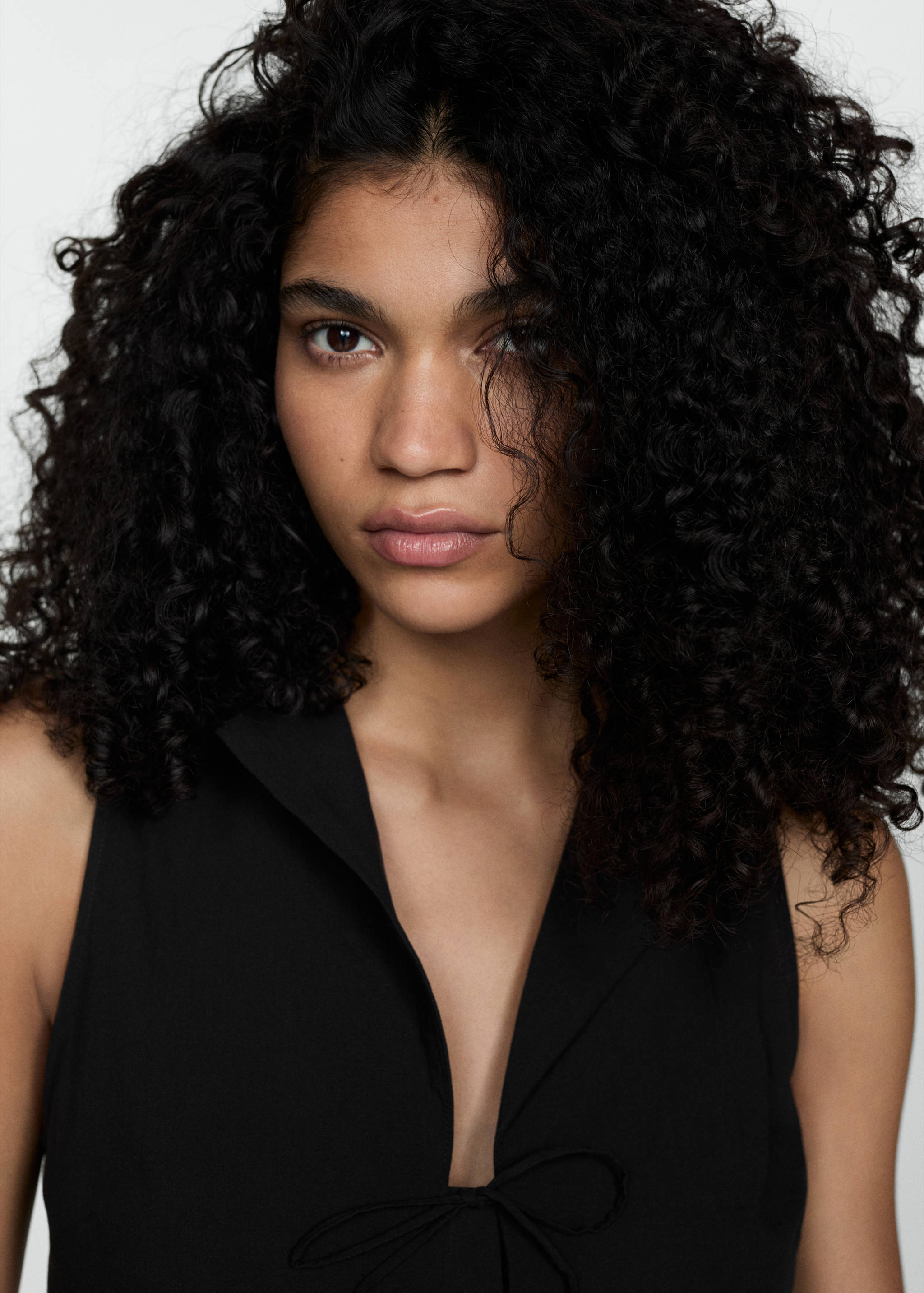 Sleeveless blouse with bows - Details of the article 1