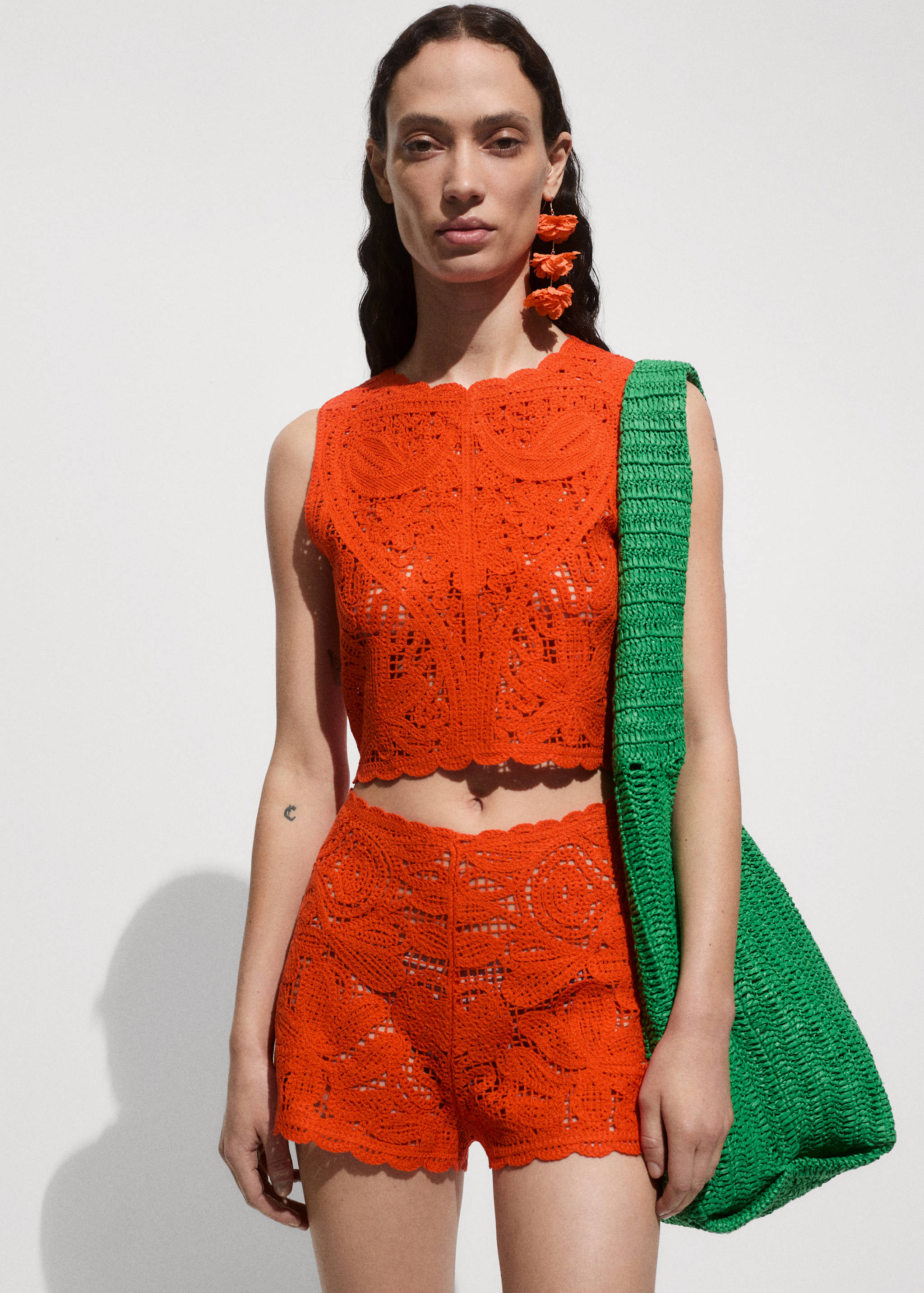 Crochet top with flowers - Medium plane