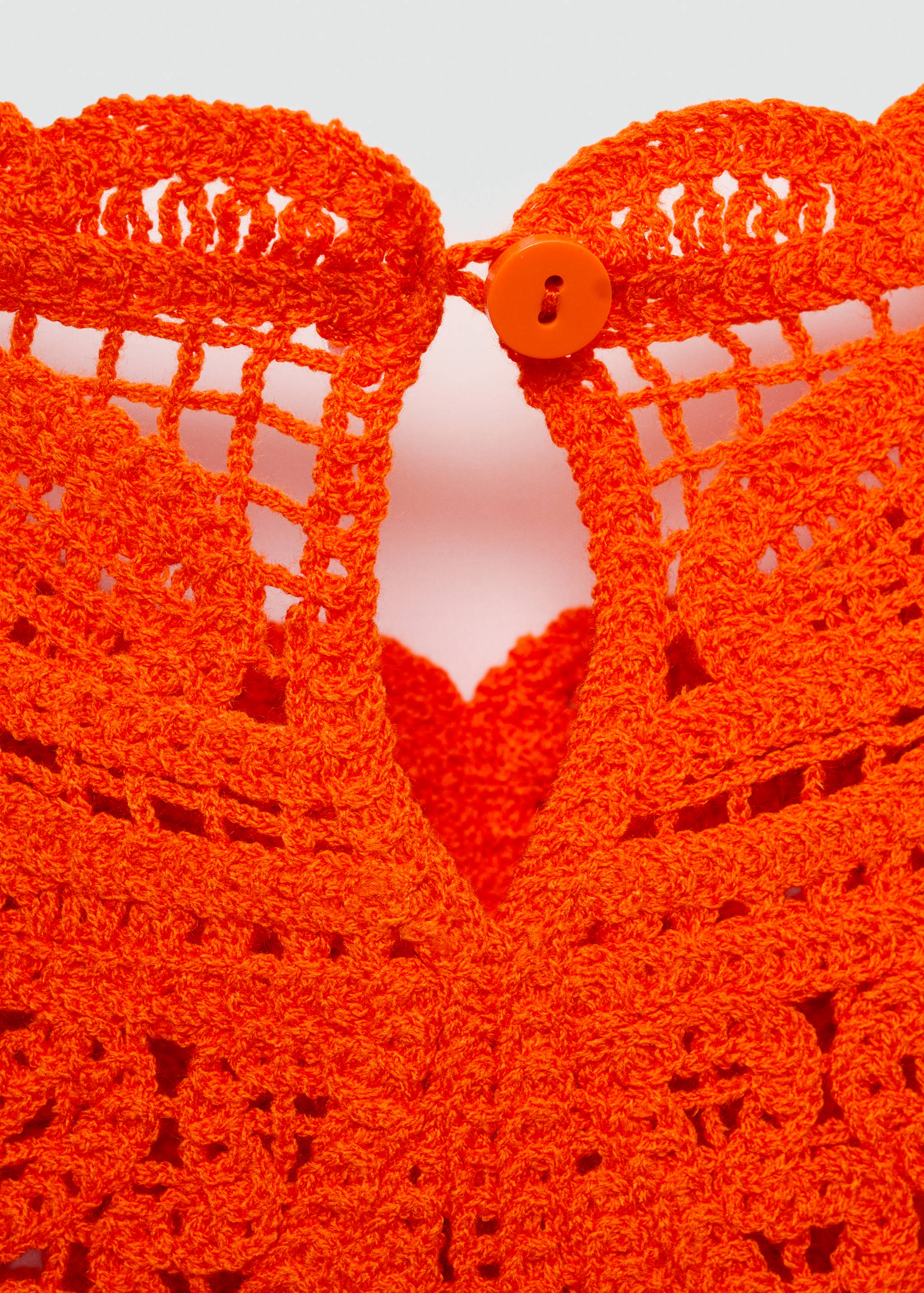 Crochet top with flowers - Details of the article 8
