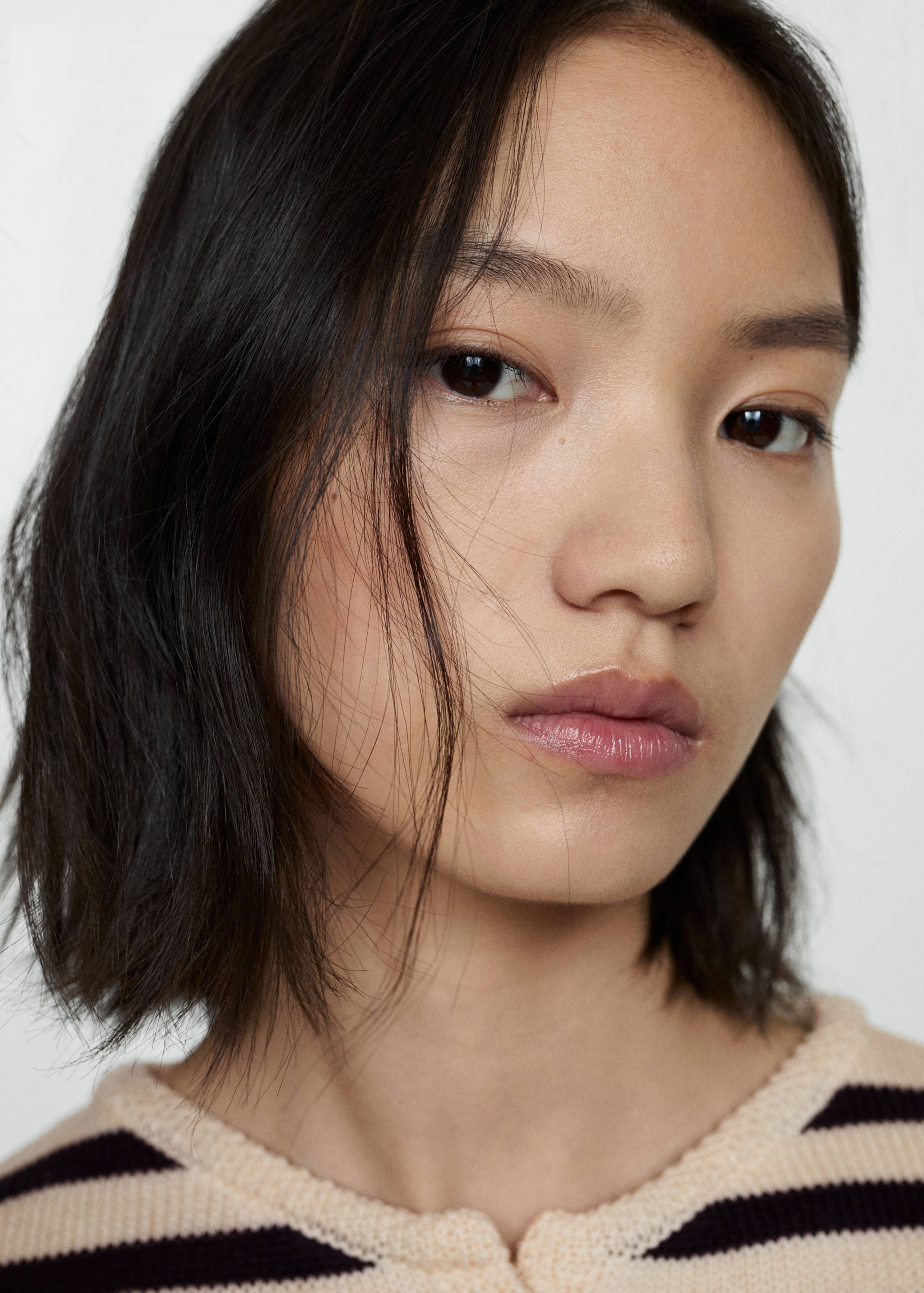 Knitted cardigan with jewel button - Details of the article 1