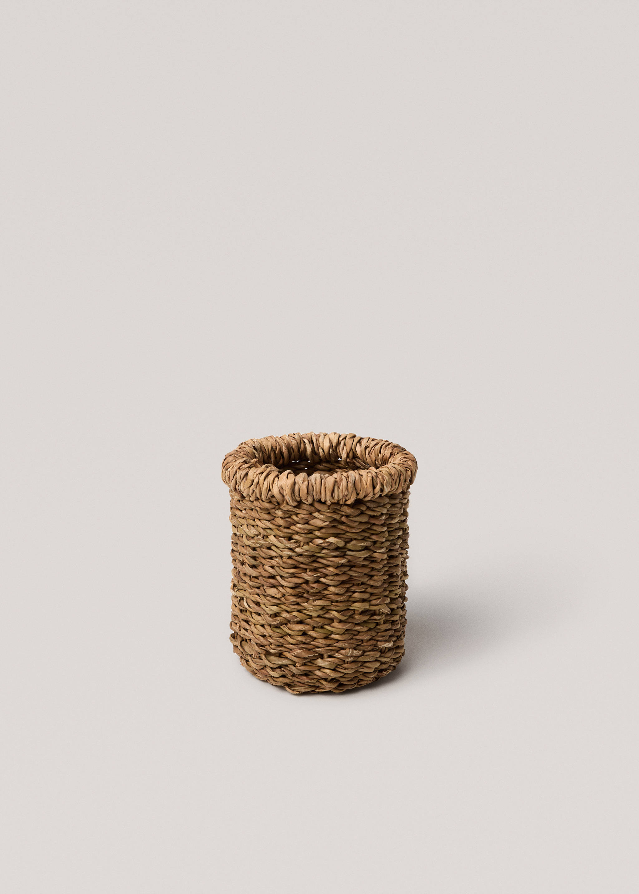 Natural fibre cylindrical basket - Article without model