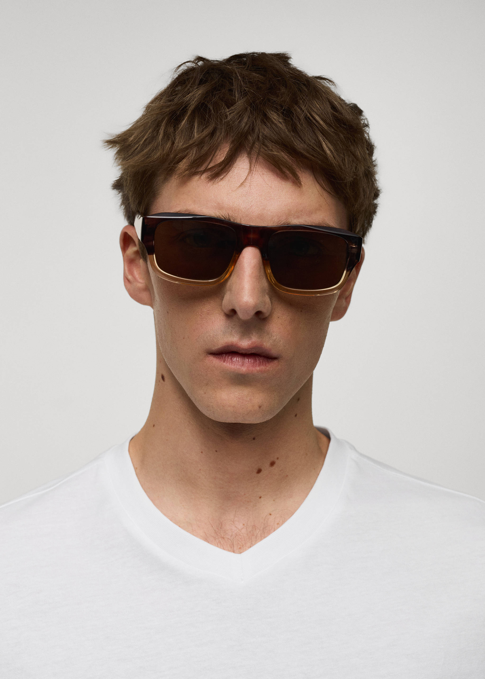 Slim-fit cotton V-neck t-shirt - Details of the article 1