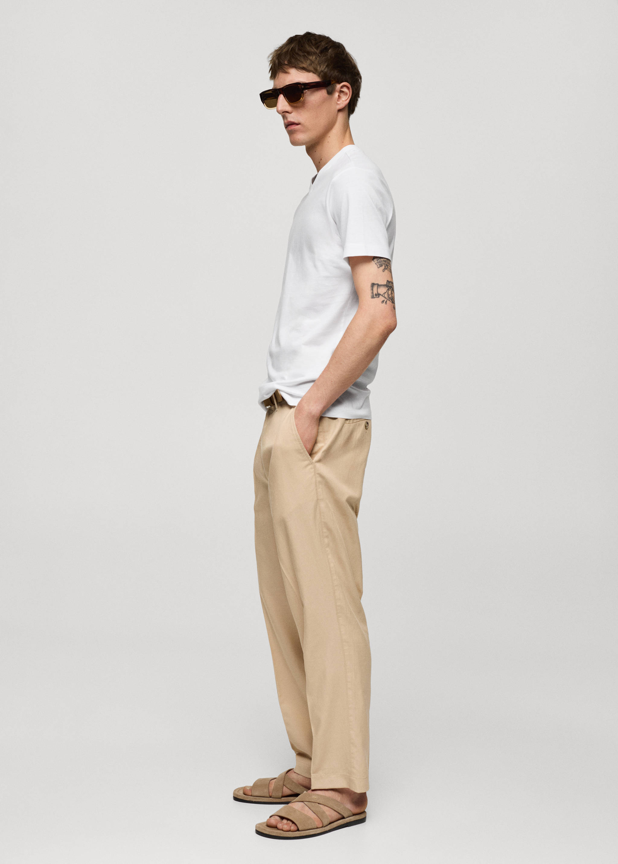 Slim-fit cotton V-neck t-shirt - Details of the article 2