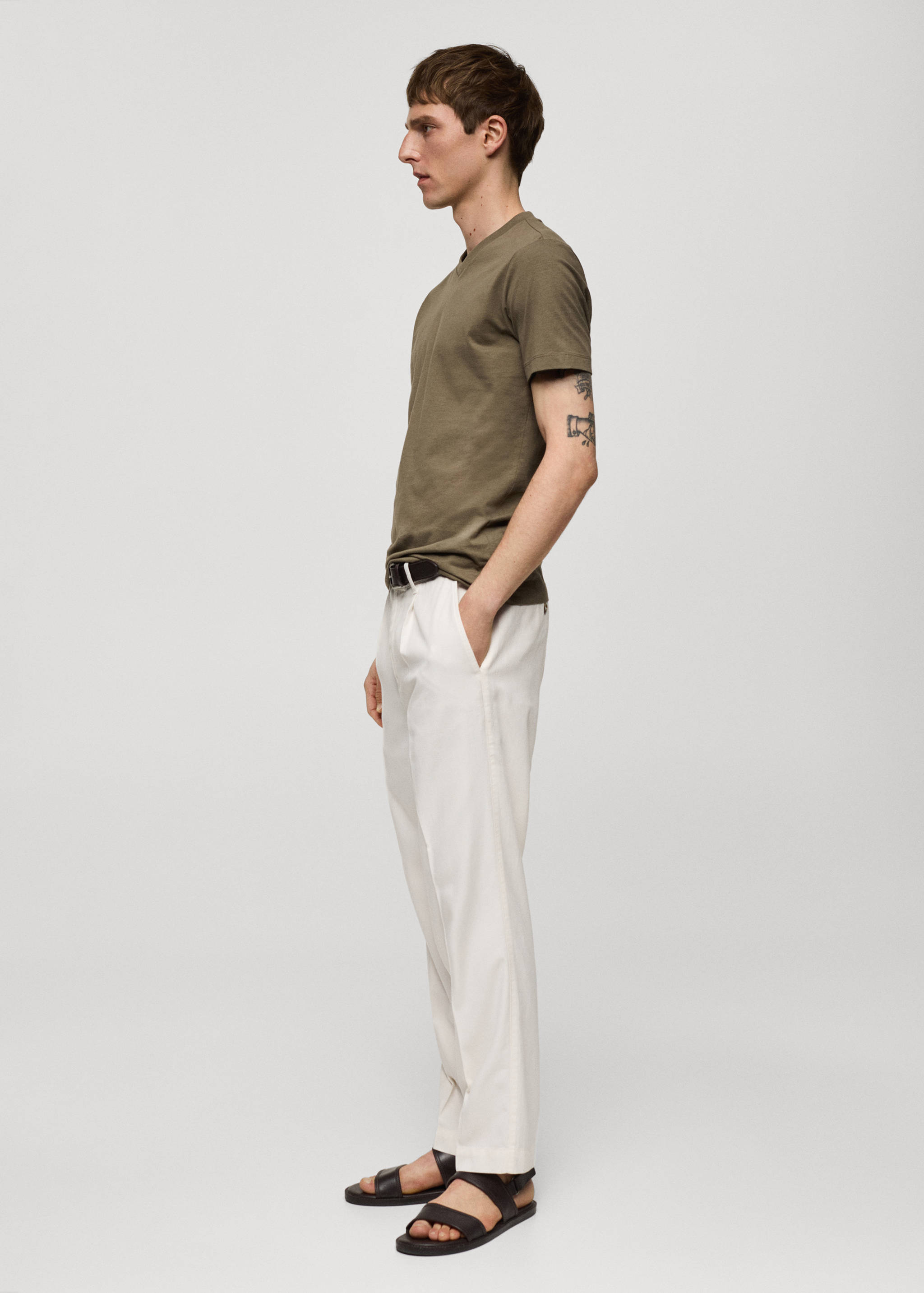 Slim-fit cotton V-neck t-shirt - Details of the article 2