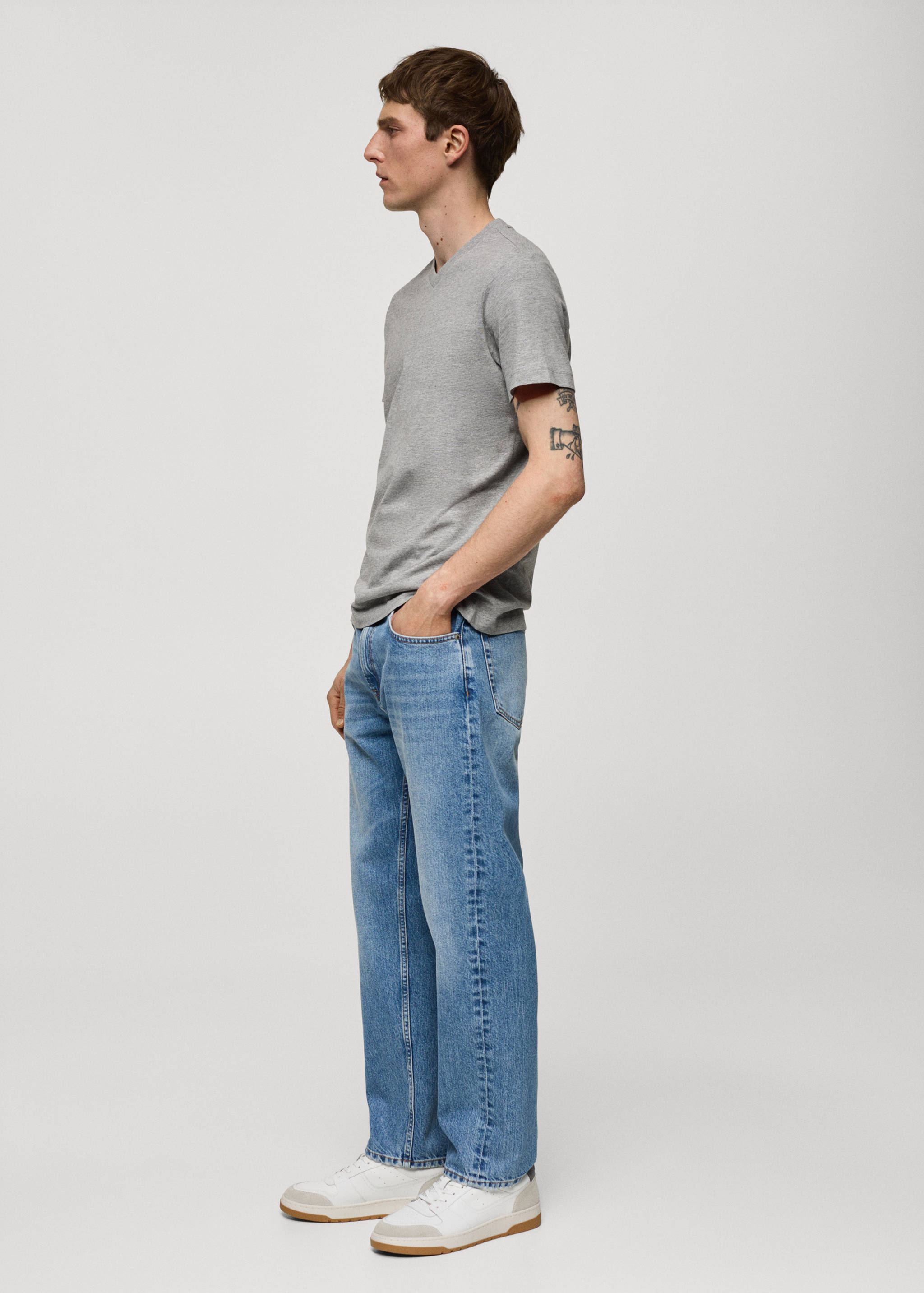 Slim-fit cotton V-neck t-shirt - Details of the article 2