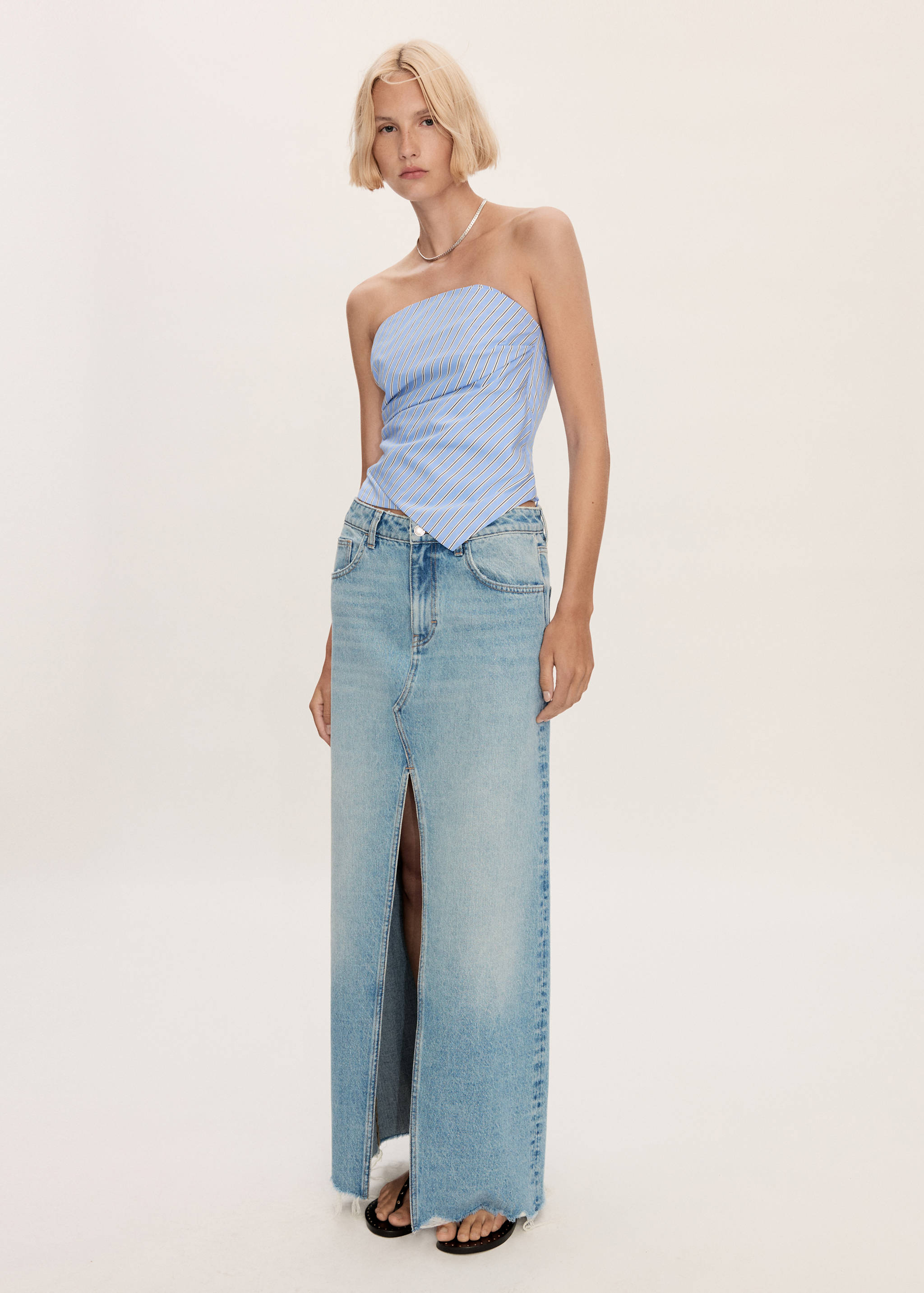 Denim skirt with frayed hem - General plane