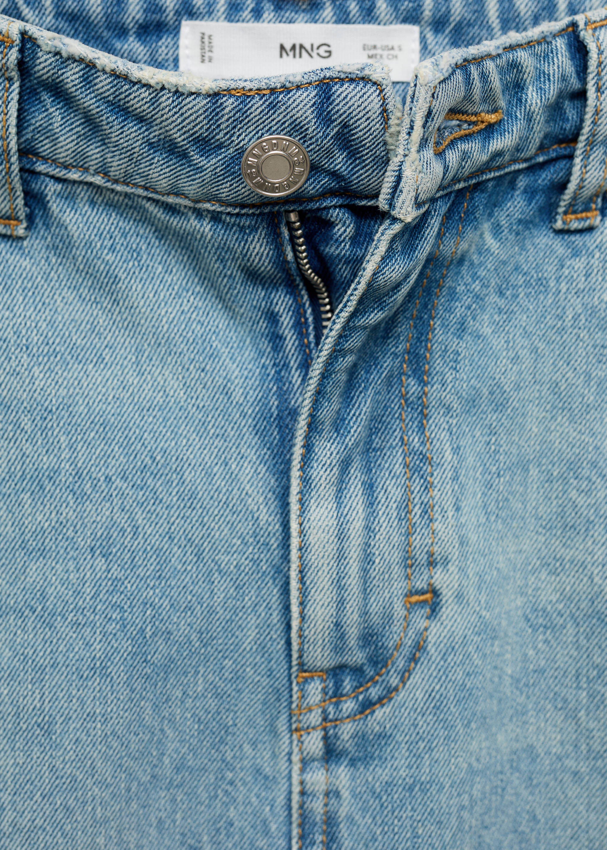 Denim skirt with frayed hem - Details of the article 8