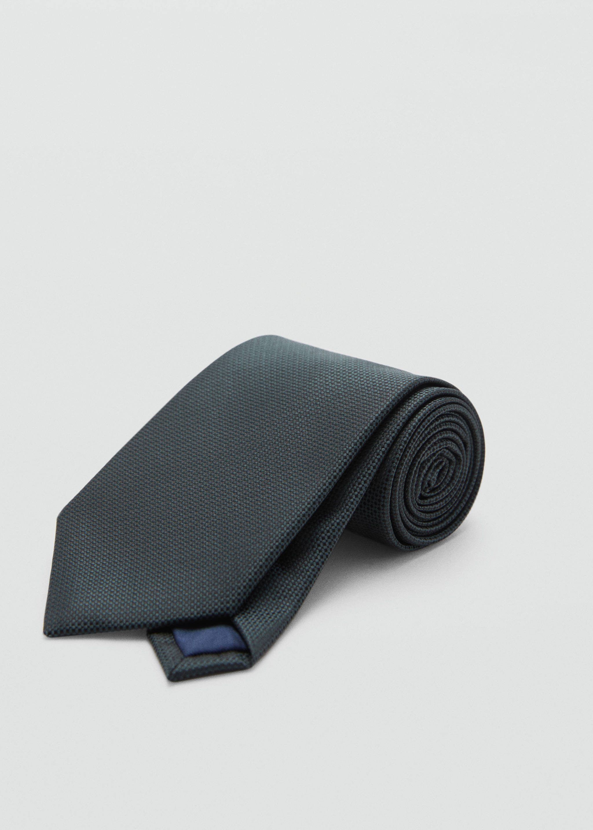 Cravate structurée infroissable - Plan moyen