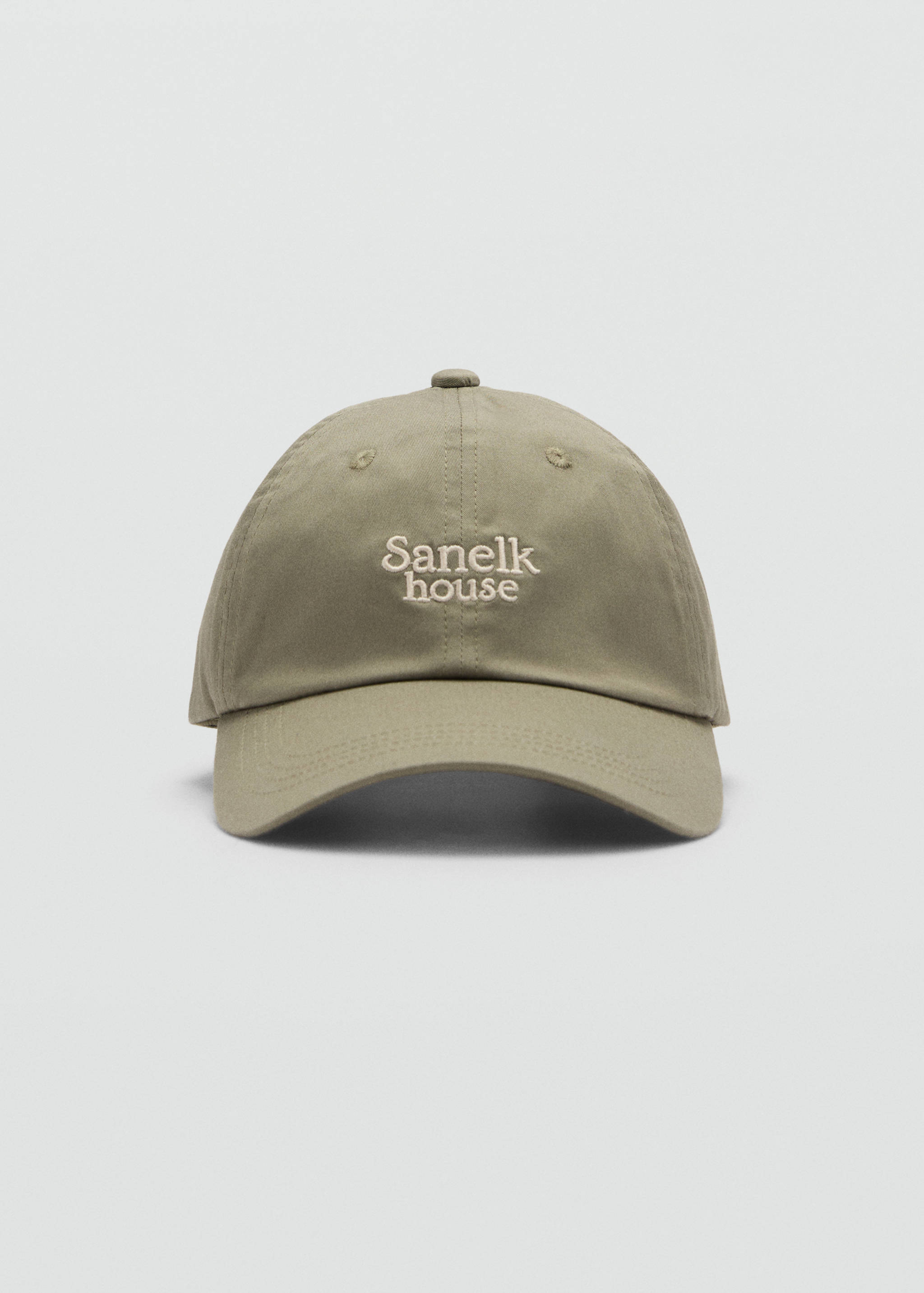 Хлопковая бейсболка с вышивкой - Средний план